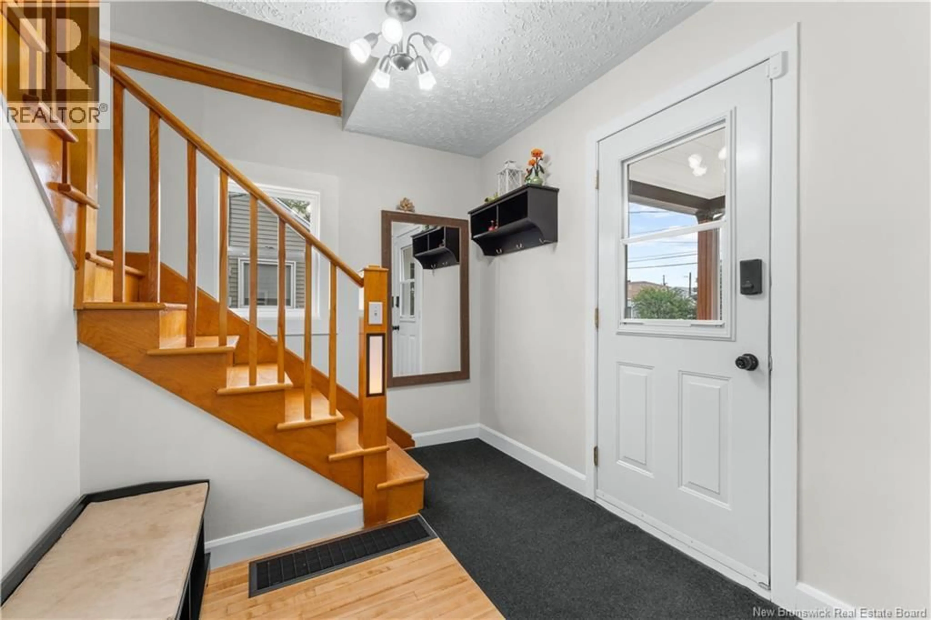 Indoor entryway for 36 SEAMAN, Moncton New Brunswick E1A4B6