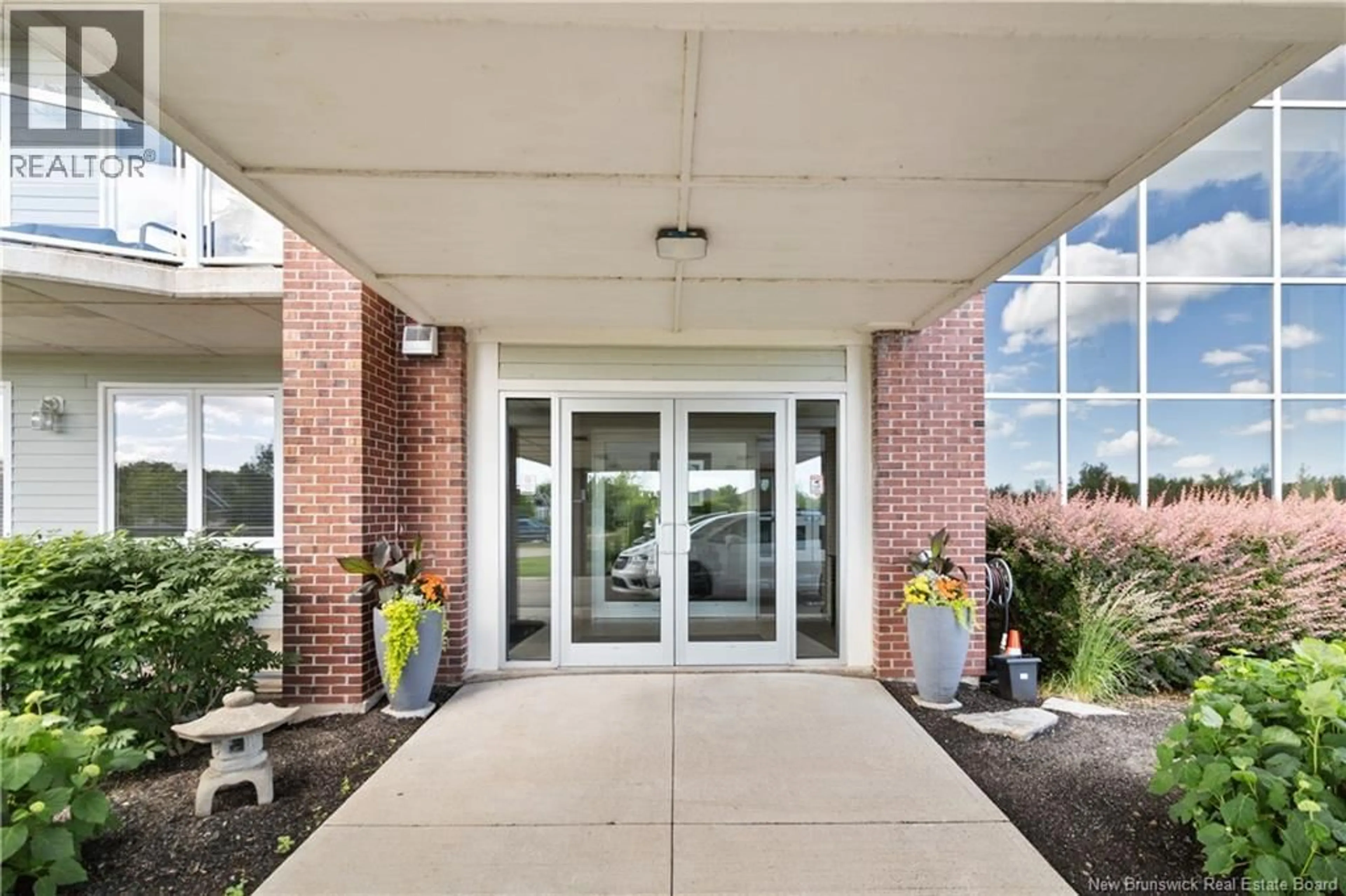 Indoor foyer for 208 - 185 ROYAL OAKS BOULEVARD, Moncton New Brunswick E1H2P7
