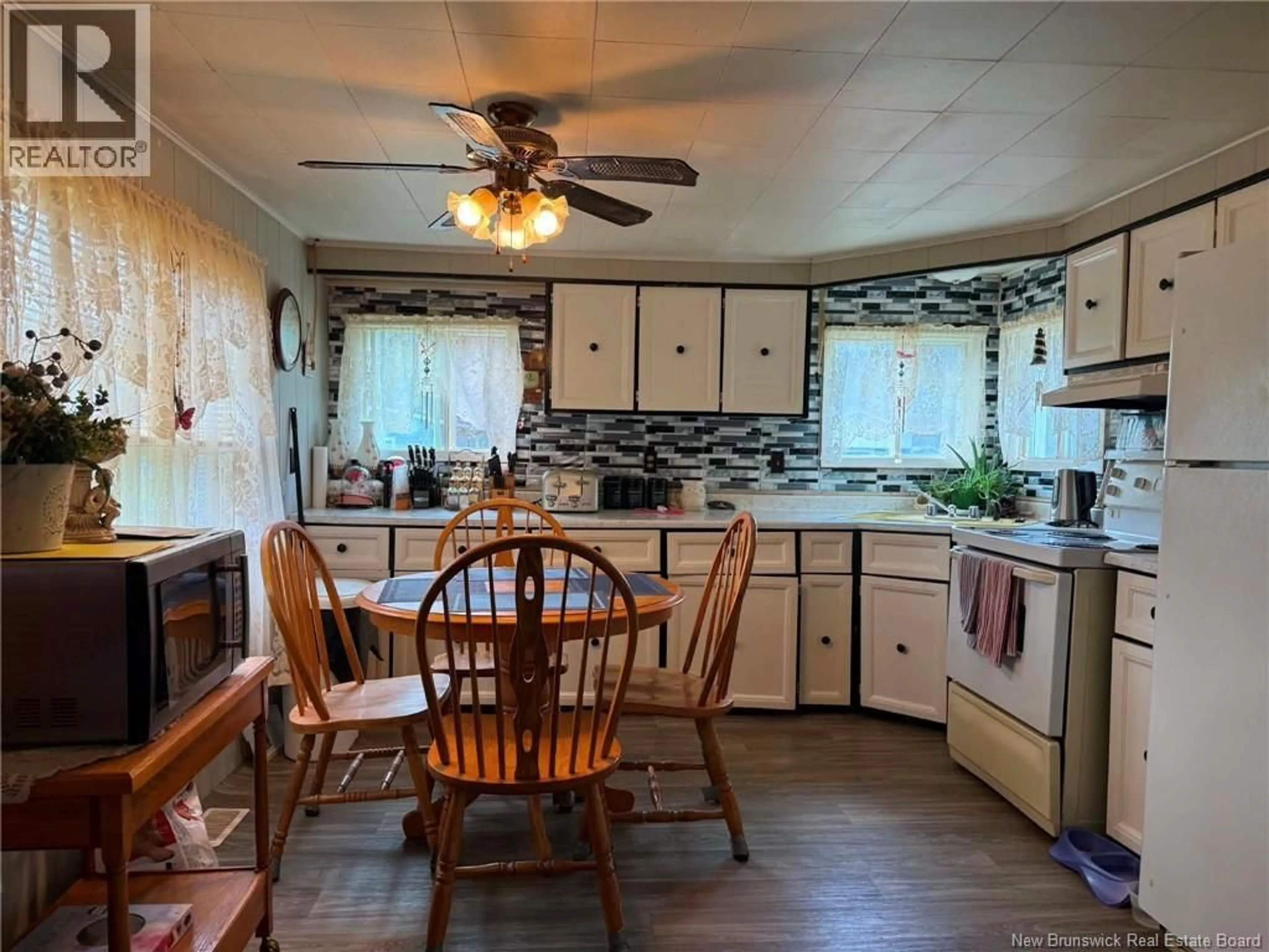 Standard kitchen, unknown for 37 BRADD STREET, Miramichi New Brunswick E1N2A8