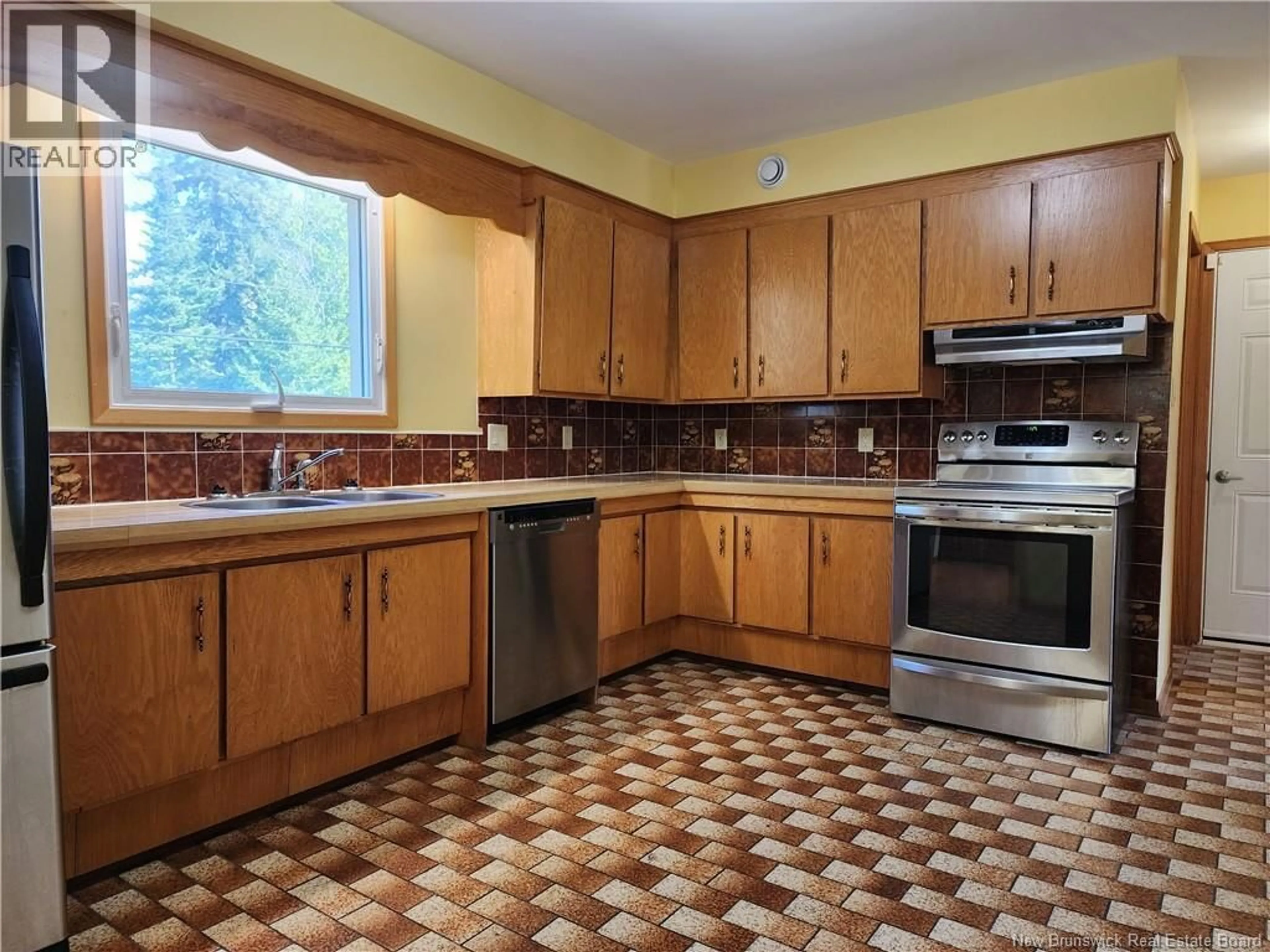 Standard kitchen, ceramic/tile floor for 6 CHARLES, Rothesay New Brunswick E2E5E7