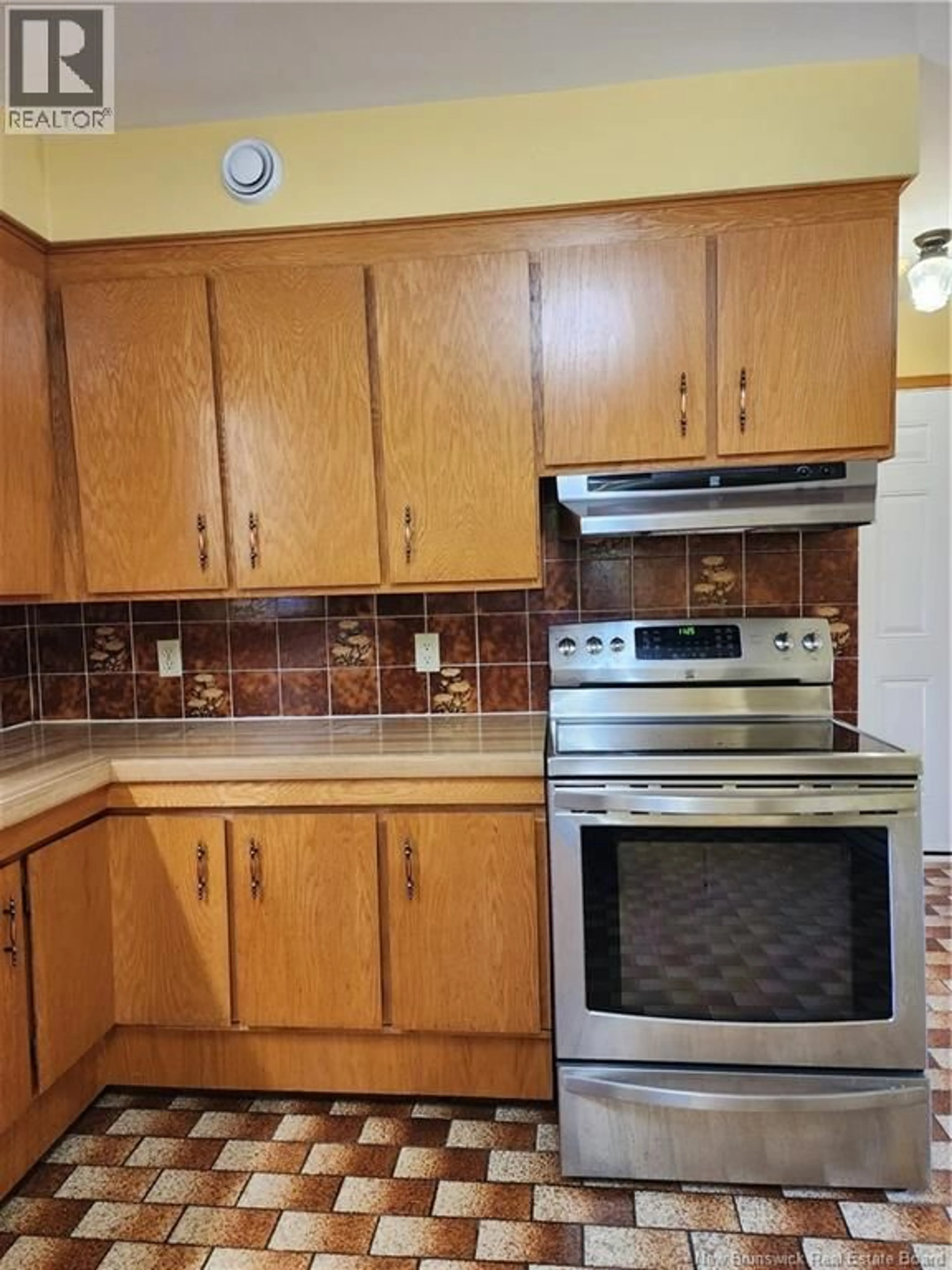 Standard kitchen, ceramic/tile floor for 6 CHARLES, Rothesay New Brunswick E2E5E7