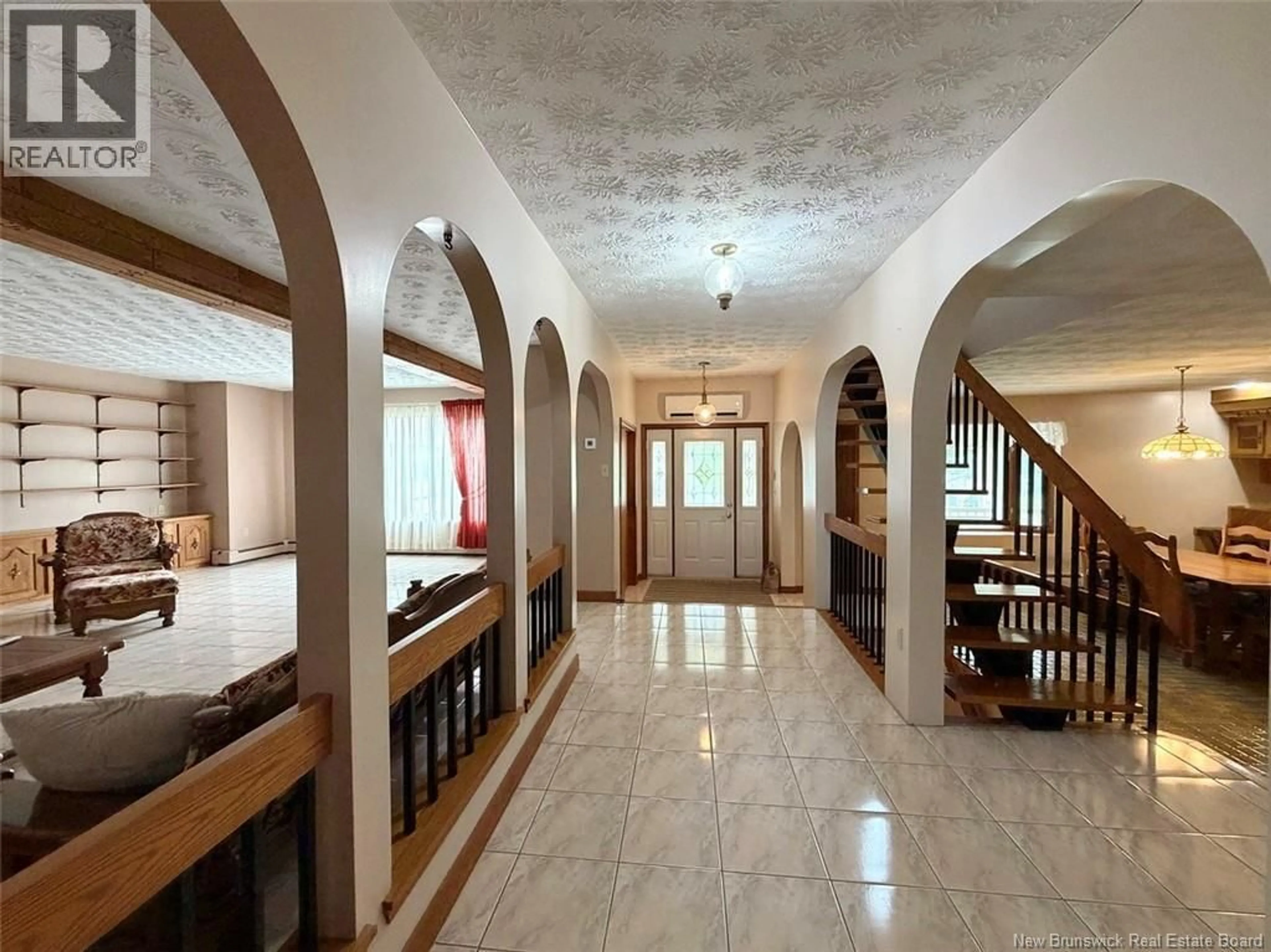 Indoor foyer for 2371 COMMERCIALE STREET, Saint-François-de-Madawaska New Brunswick E7A1B7