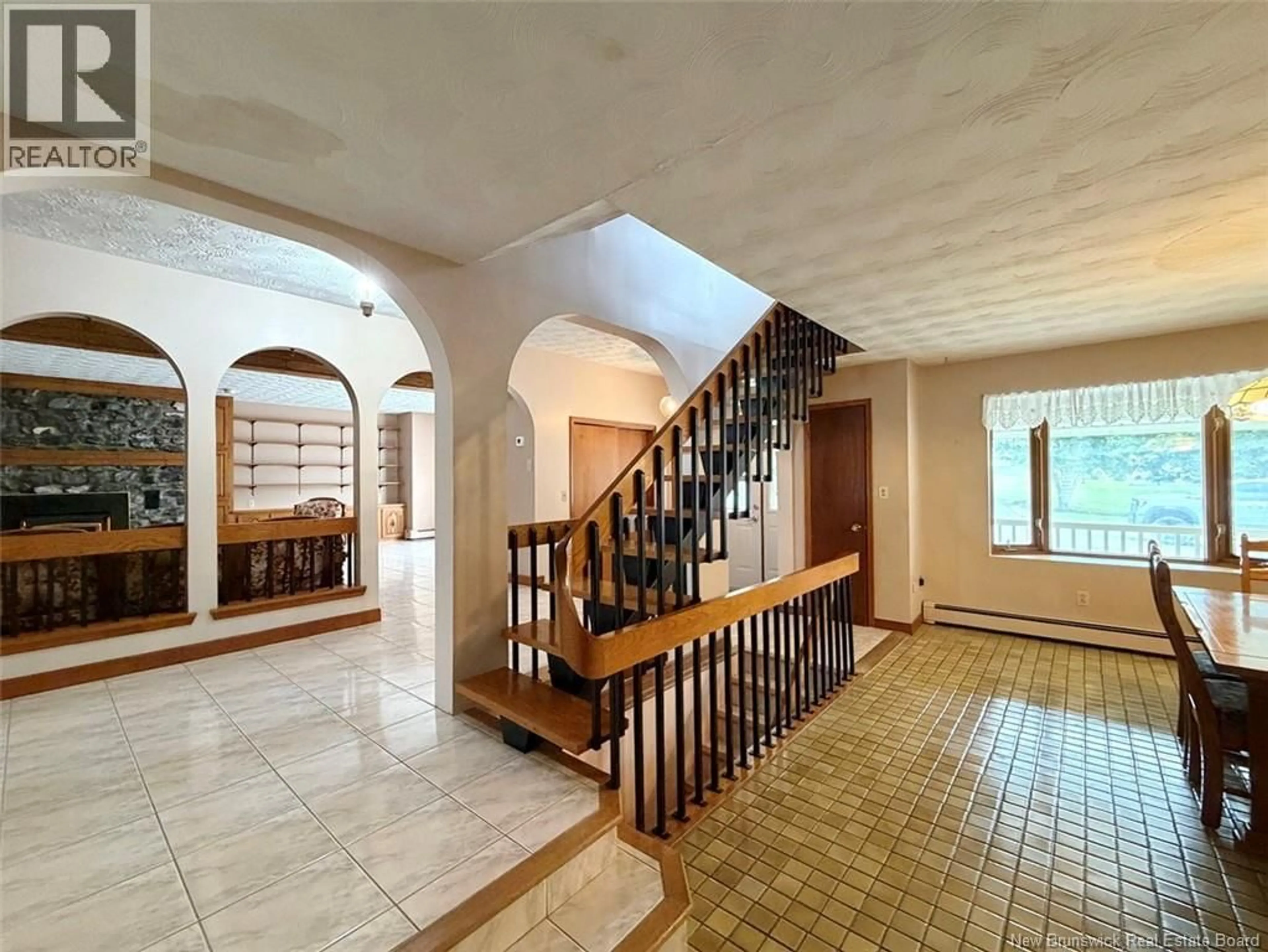 Indoor foyer for 2371 COMMERCIALE STREET, Saint-François-de-Madawaska New Brunswick E7A1B7