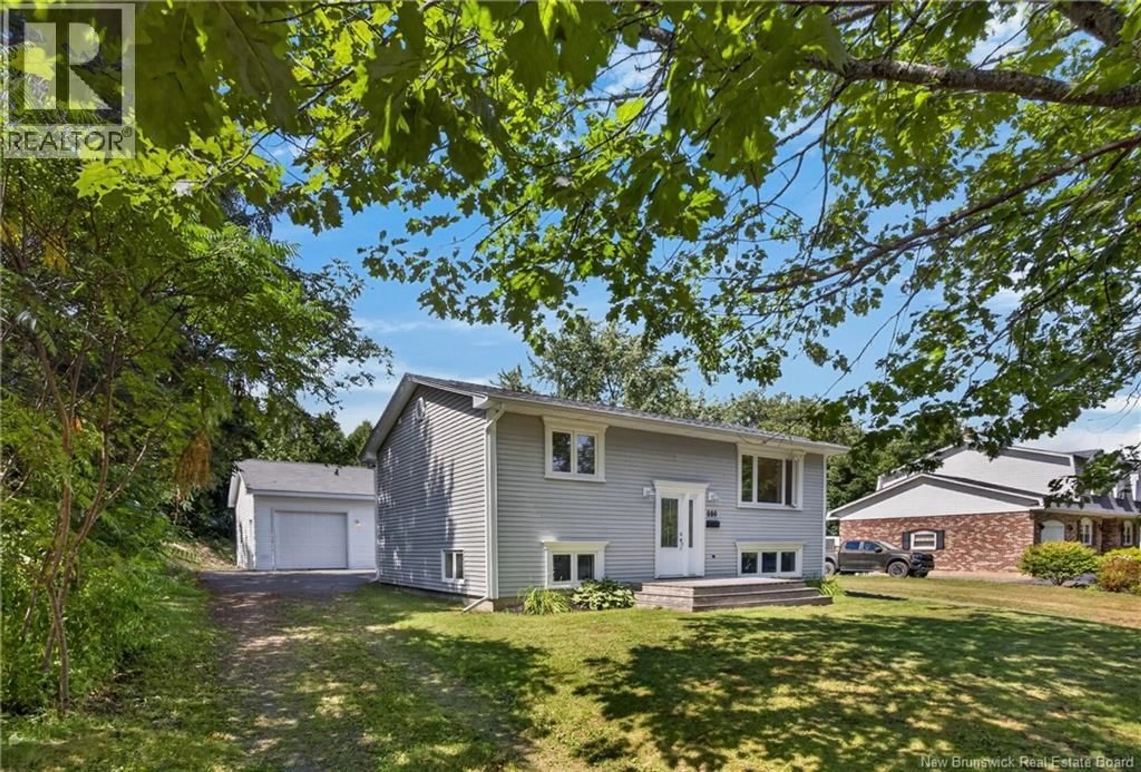 Home with vinyl exterior material, street for 880 GLENGARRY PLACE, Fredericton New Brunswick E3B5Z9