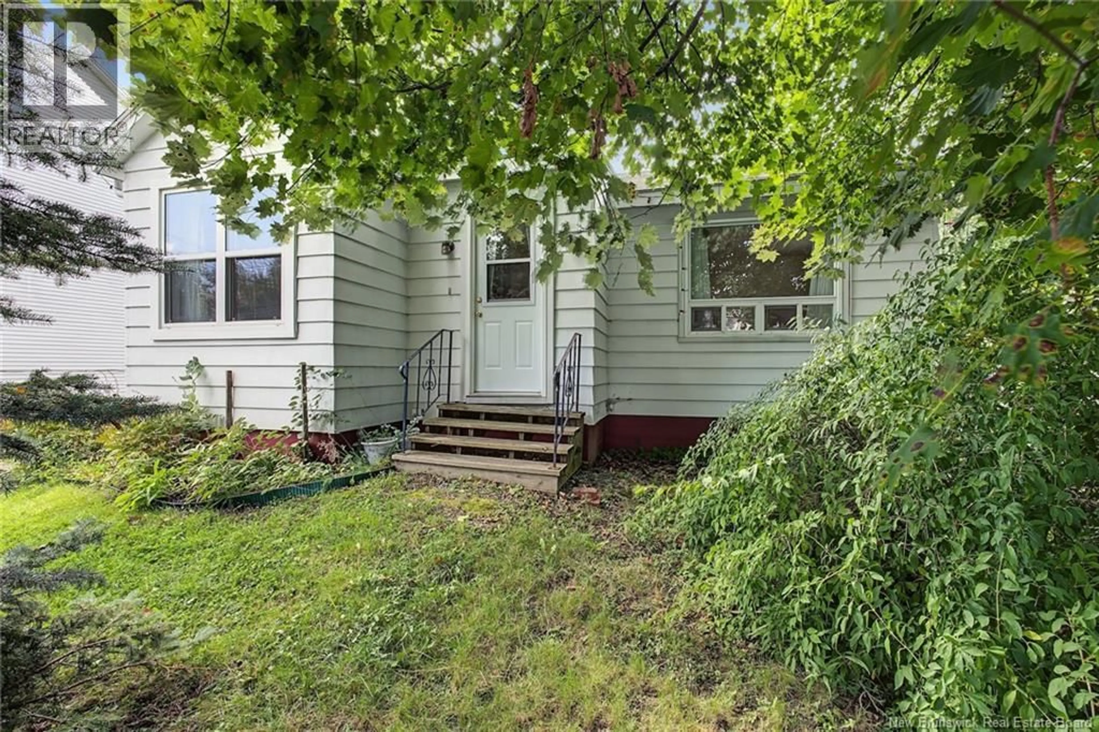 Home with vinyl exterior material, street for 330 DUNDONALD STREET, Fredericton New Brunswick E3B1X2
