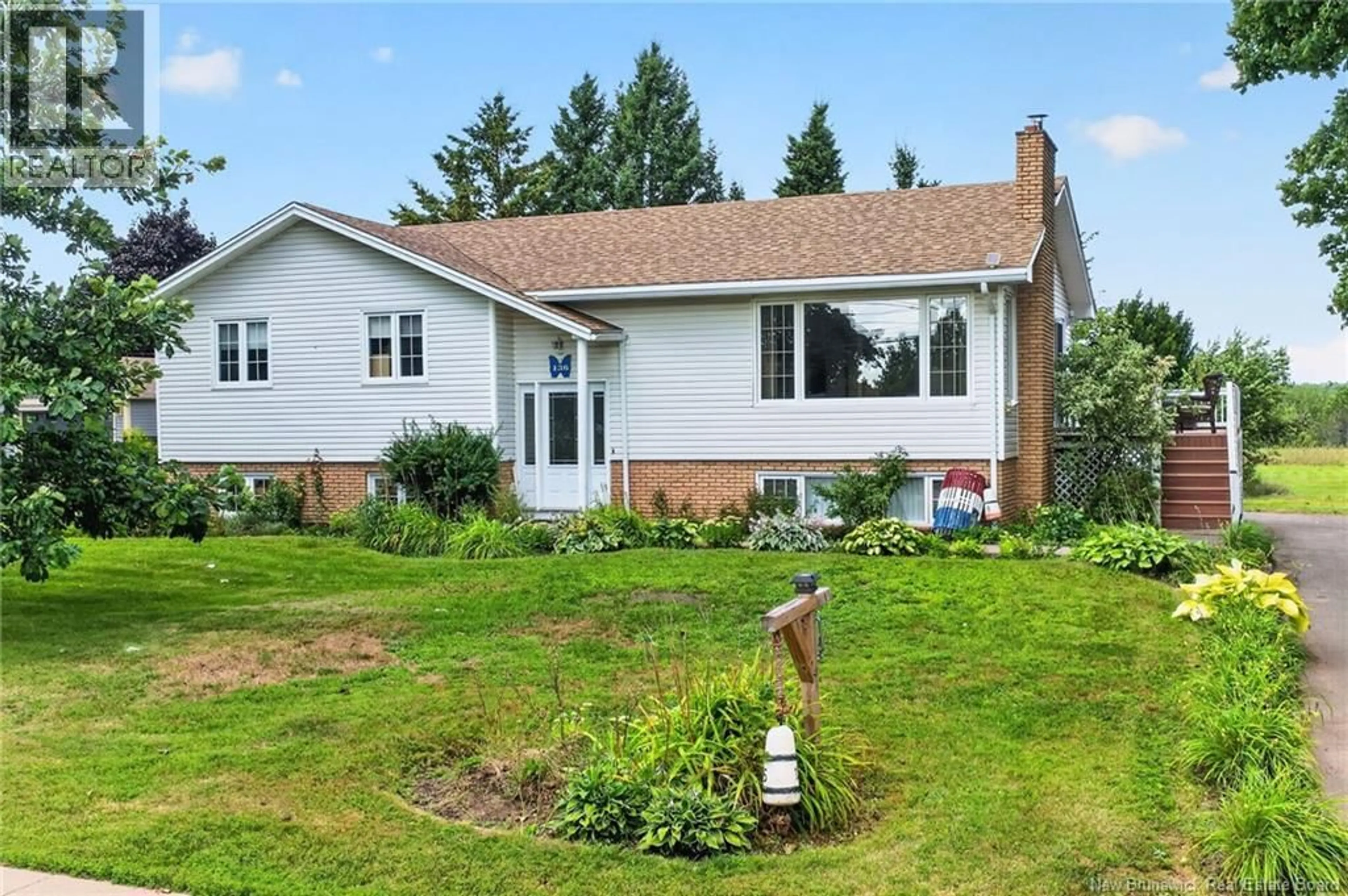 Home with vinyl exterior material, unknown for 136 DU COUVENT ROAD, Bouctouche New Brunswick E4S3C1