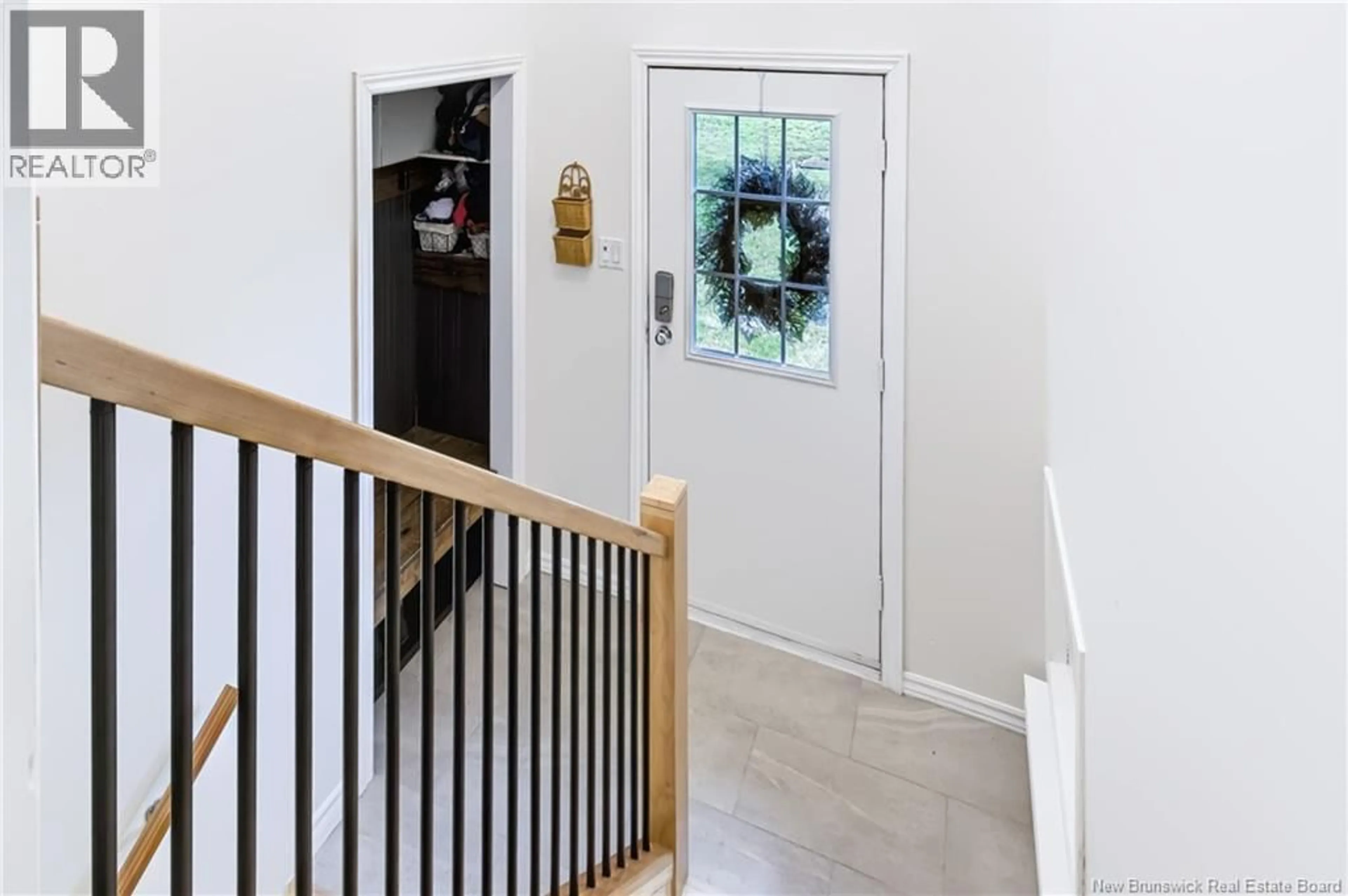 Indoor entryway for 72 BERKLEY DRIVE, New Maryland New Brunswick E3C1C4