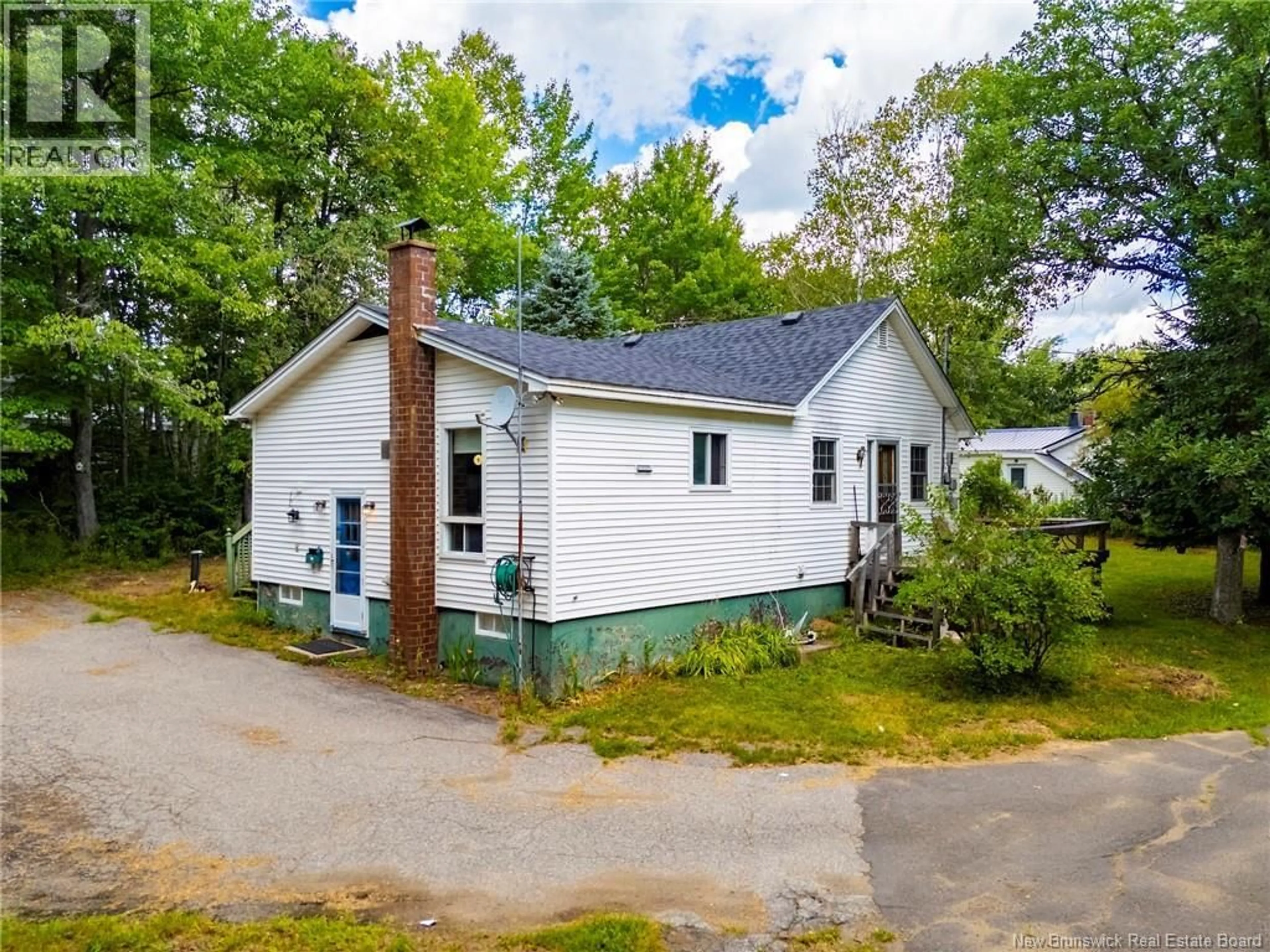 A pic from outside/outdoor area/front of a property/back of a property/a pic from drone, street for 82 CHESTNUT DRIVE, Minto New Brunswick E4B3L5