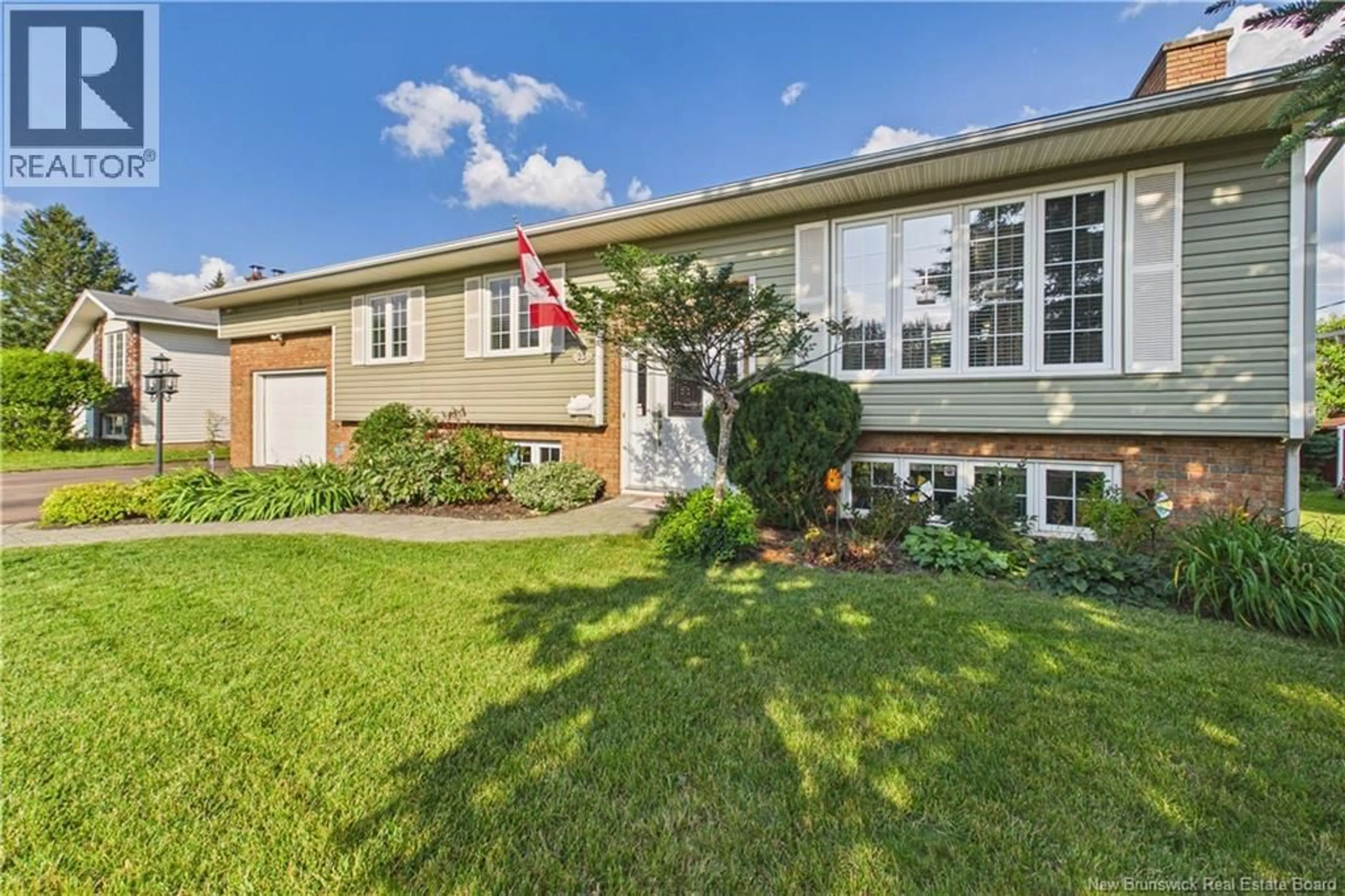 Home with vinyl exterior material, street for 23 POINTE AUX RENARDS, Dieppe New Brunswick E1A7W7