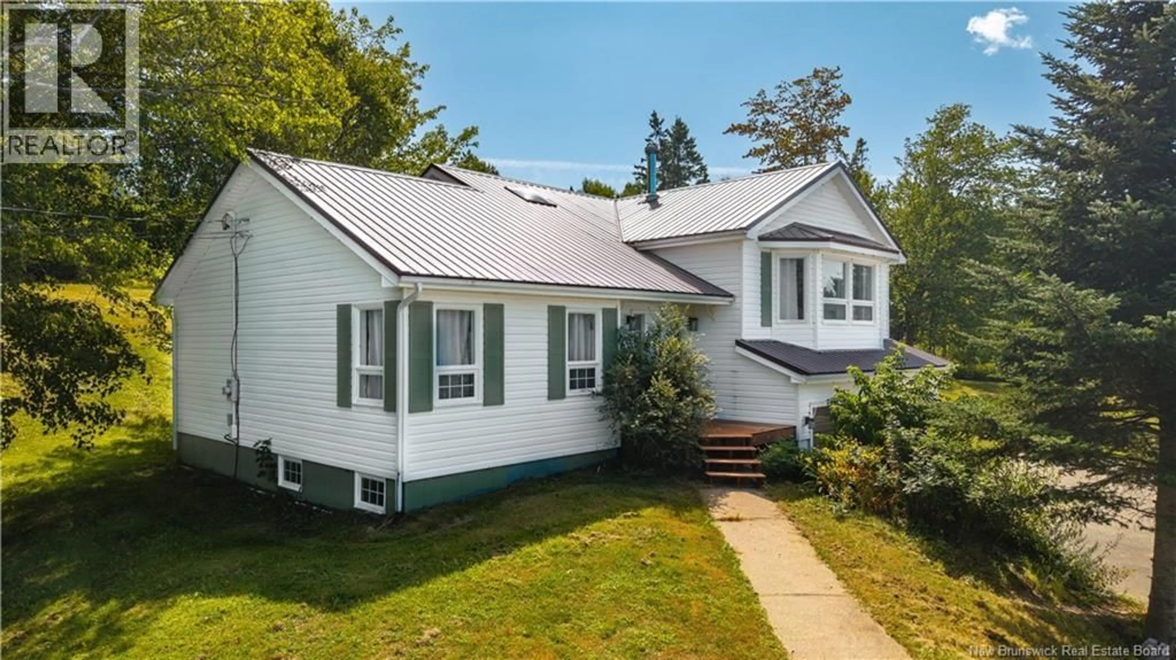 Home with vinyl exterior material, street for 2 SUNSET BOULEVARD, Pennfield New Brunswick E5H2M1
