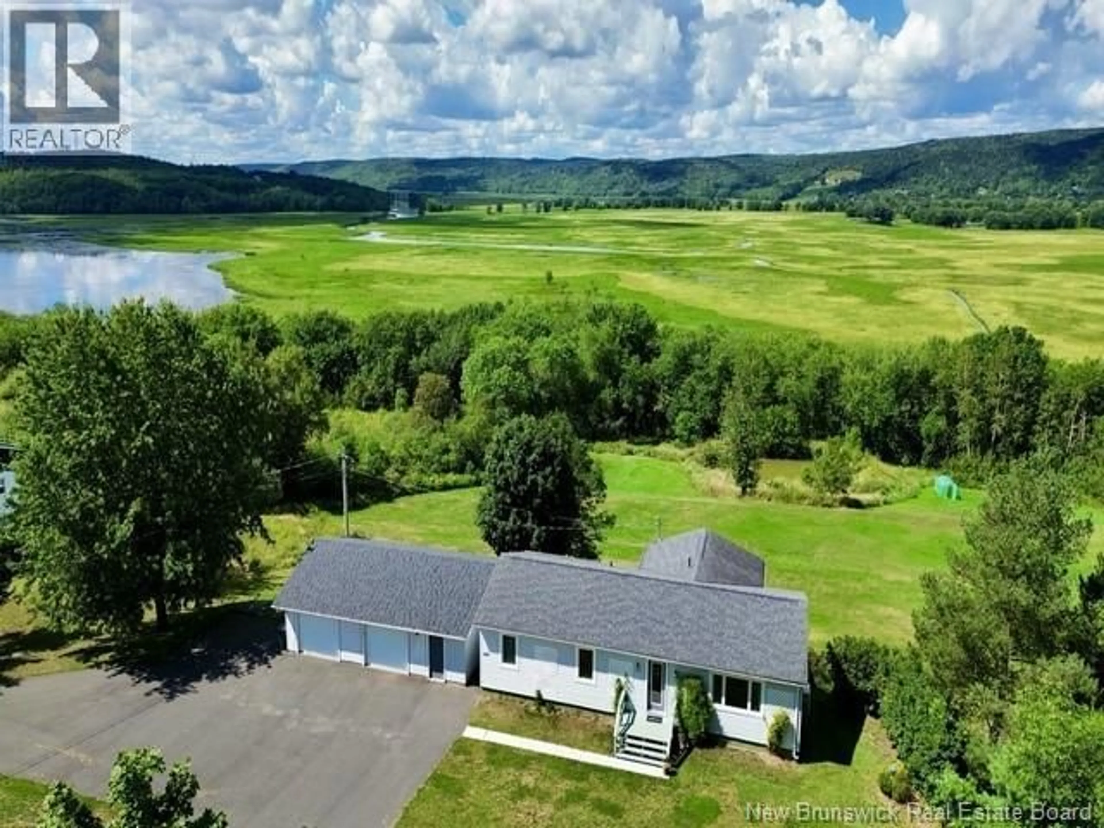 A pic from outside/outdoor area/front of a property/back of a property/a pic from drone, water/lake/river/ocean view for 376 KENNEBECASIS RIVER ROAD, Hampton New Brunswick E5N6P3