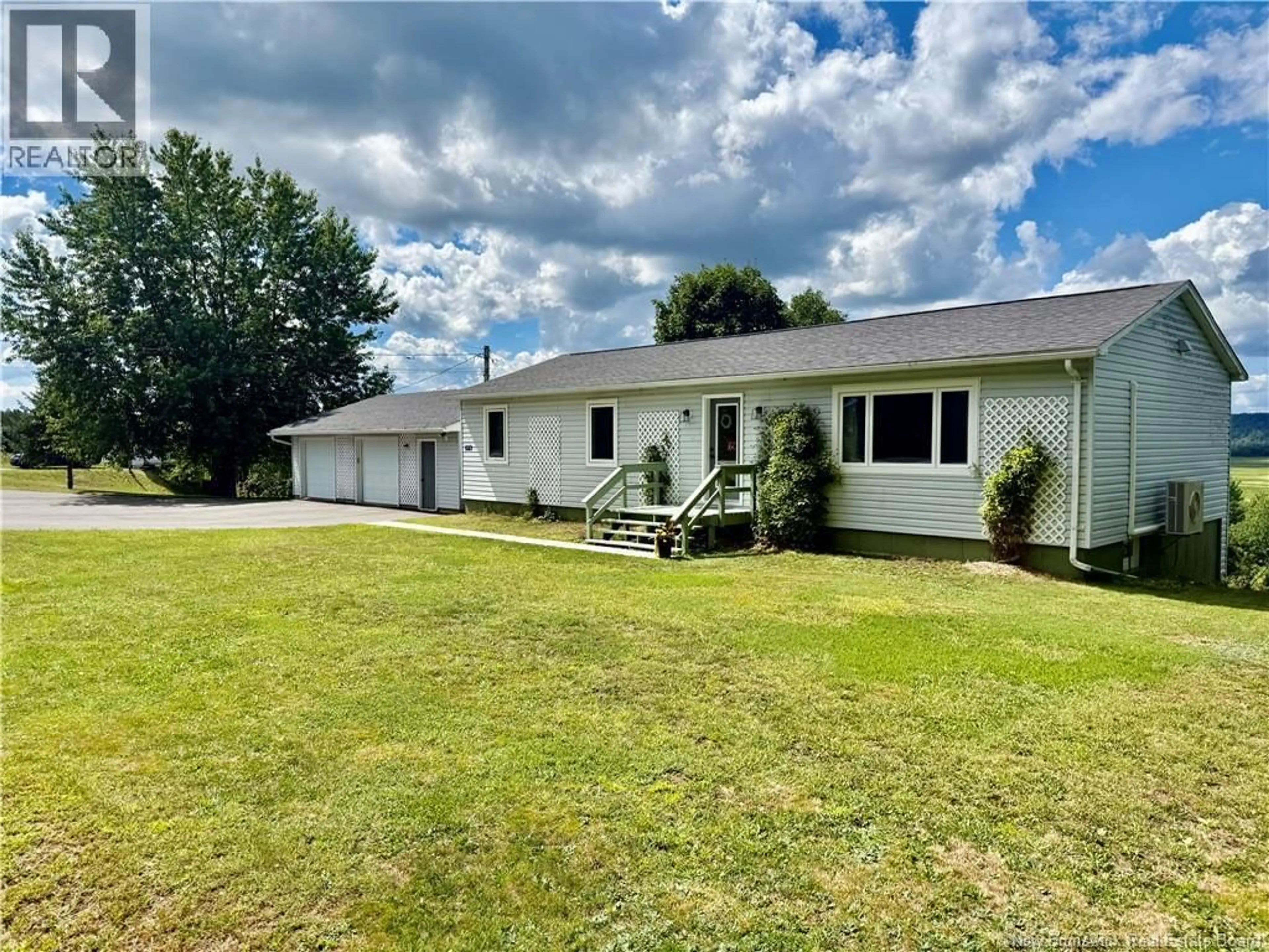 A pic from outside/outdoor area/front of a property/back of a property/a pic from drone, unknown for 376 KENNEBECASIS RIVER ROAD, Hampton New Brunswick E5N6P3