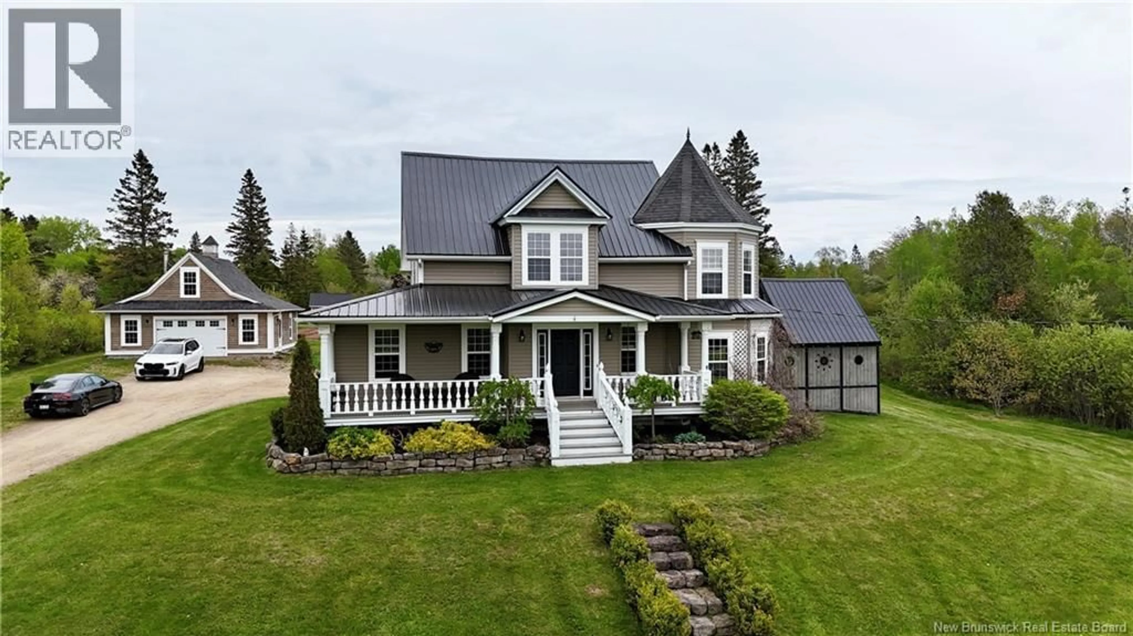 A pic from outside/outdoor area/front of a property/back of a property/a pic from drone, unknown for 521 ROYAL, Memramcook New Brunswick E4K1N7