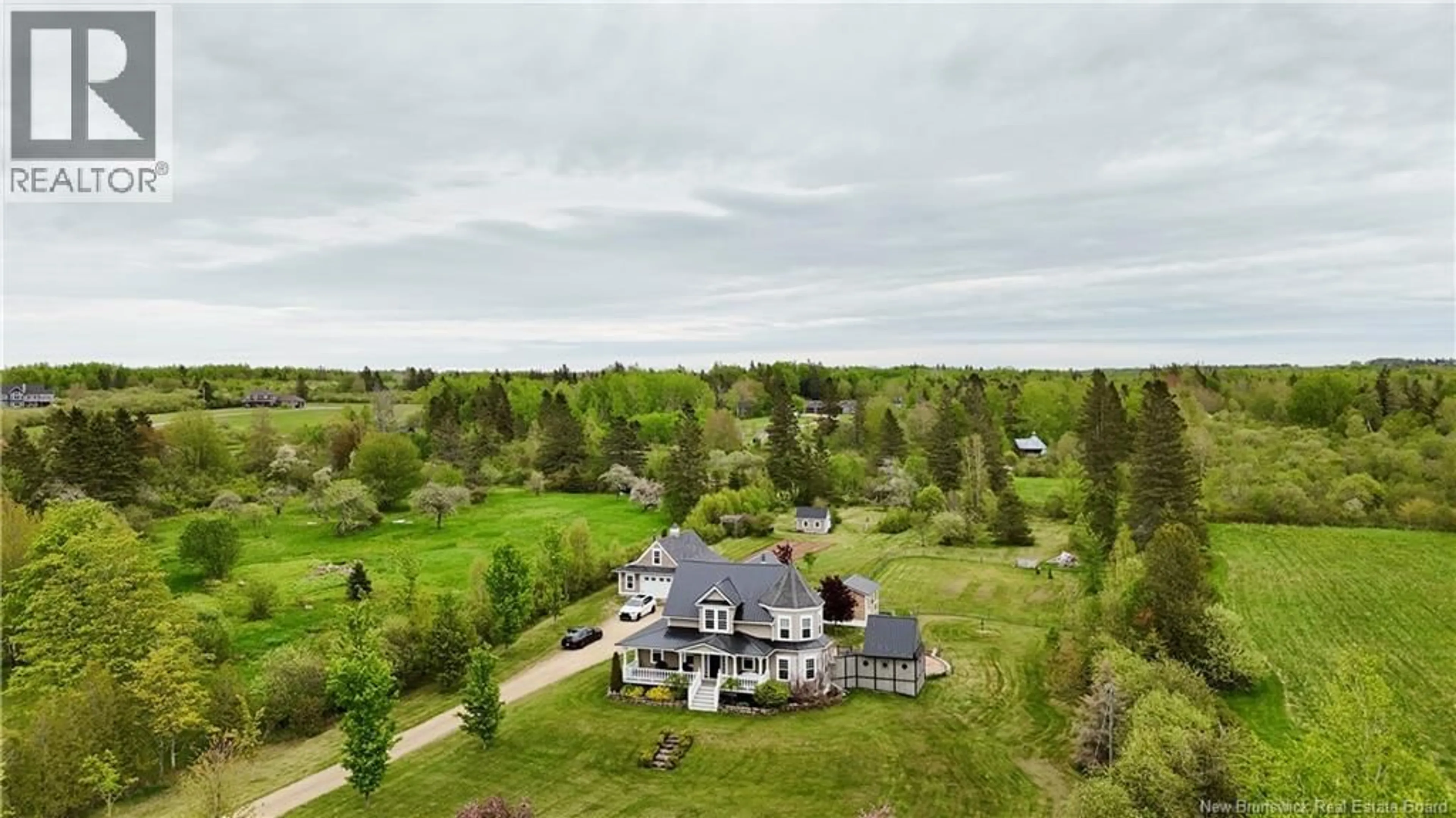 A pic from outside/outdoor area/front of a property/back of a property/a pic from drone, unknown for 521 ROYAL, Memramcook New Brunswick E4K1N7