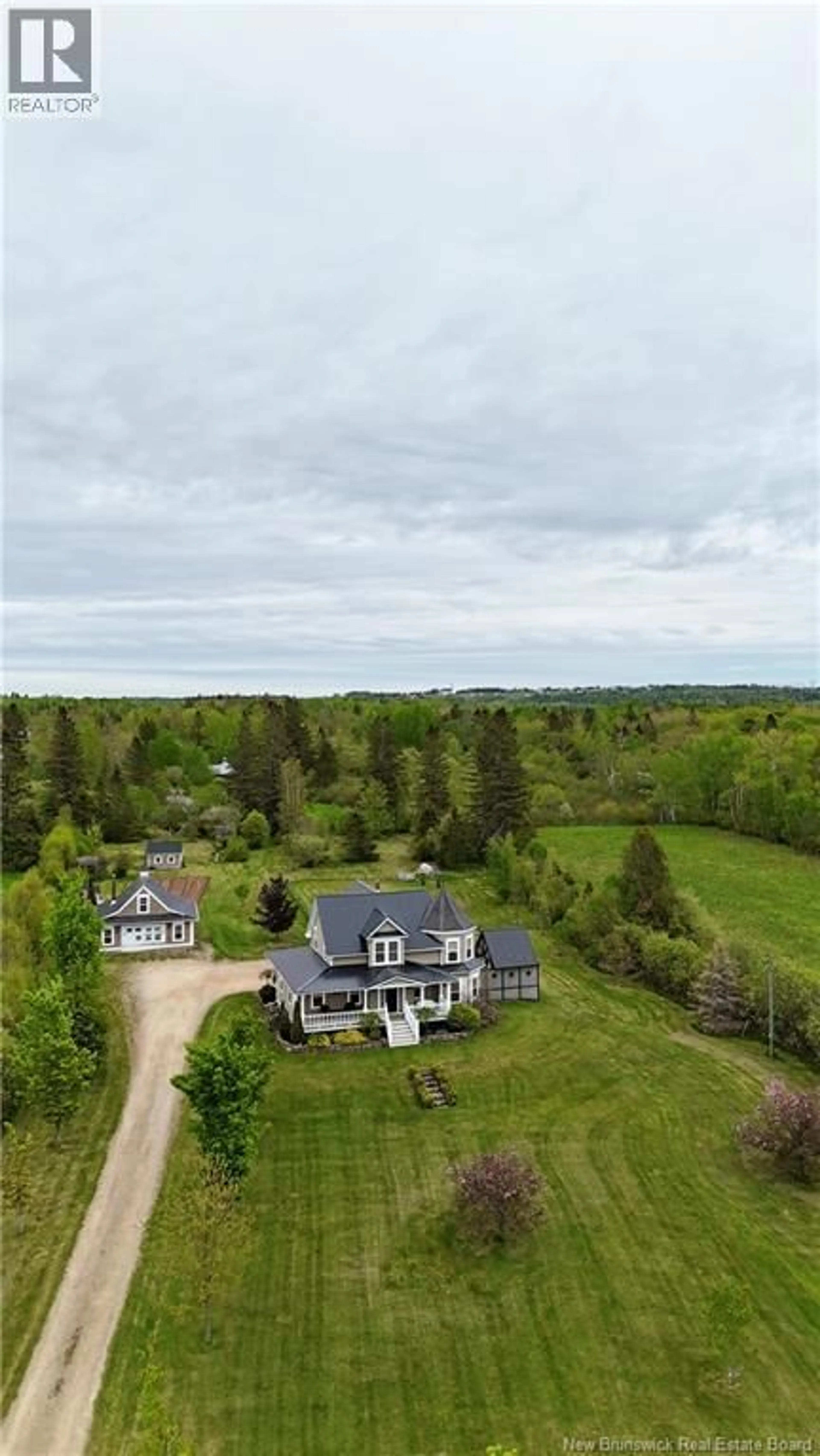 A pic from outside/outdoor area/front of a property/back of a property/a pic from drone, unknown for 521 ROYAL, Memramcook New Brunswick E4K1N7