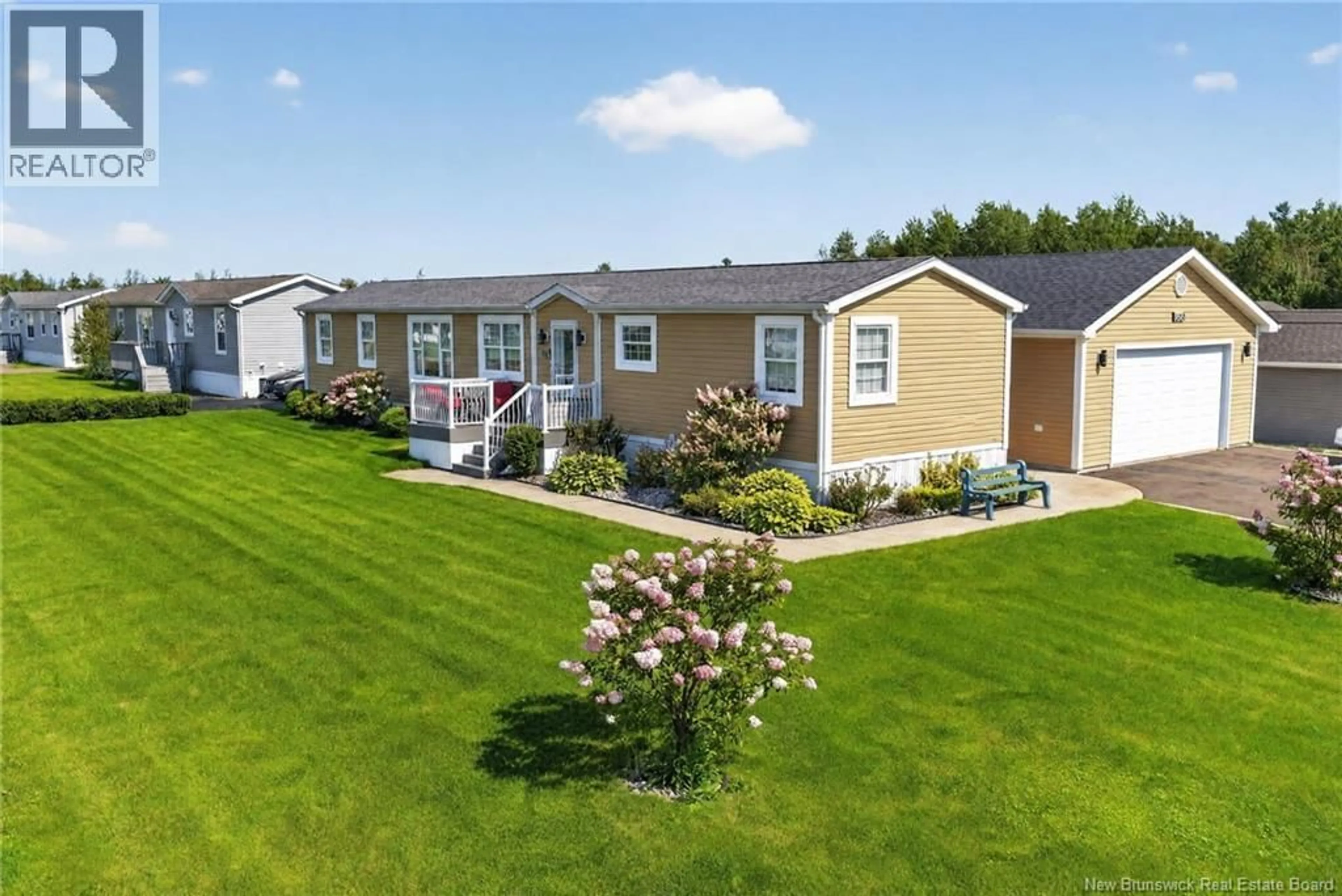 A pic from outside/outdoor area/front of a property/back of a property/a pic from drone, unknown for 266 BONAVENTURE STREET, Shediac New Brunswick E4P0H1