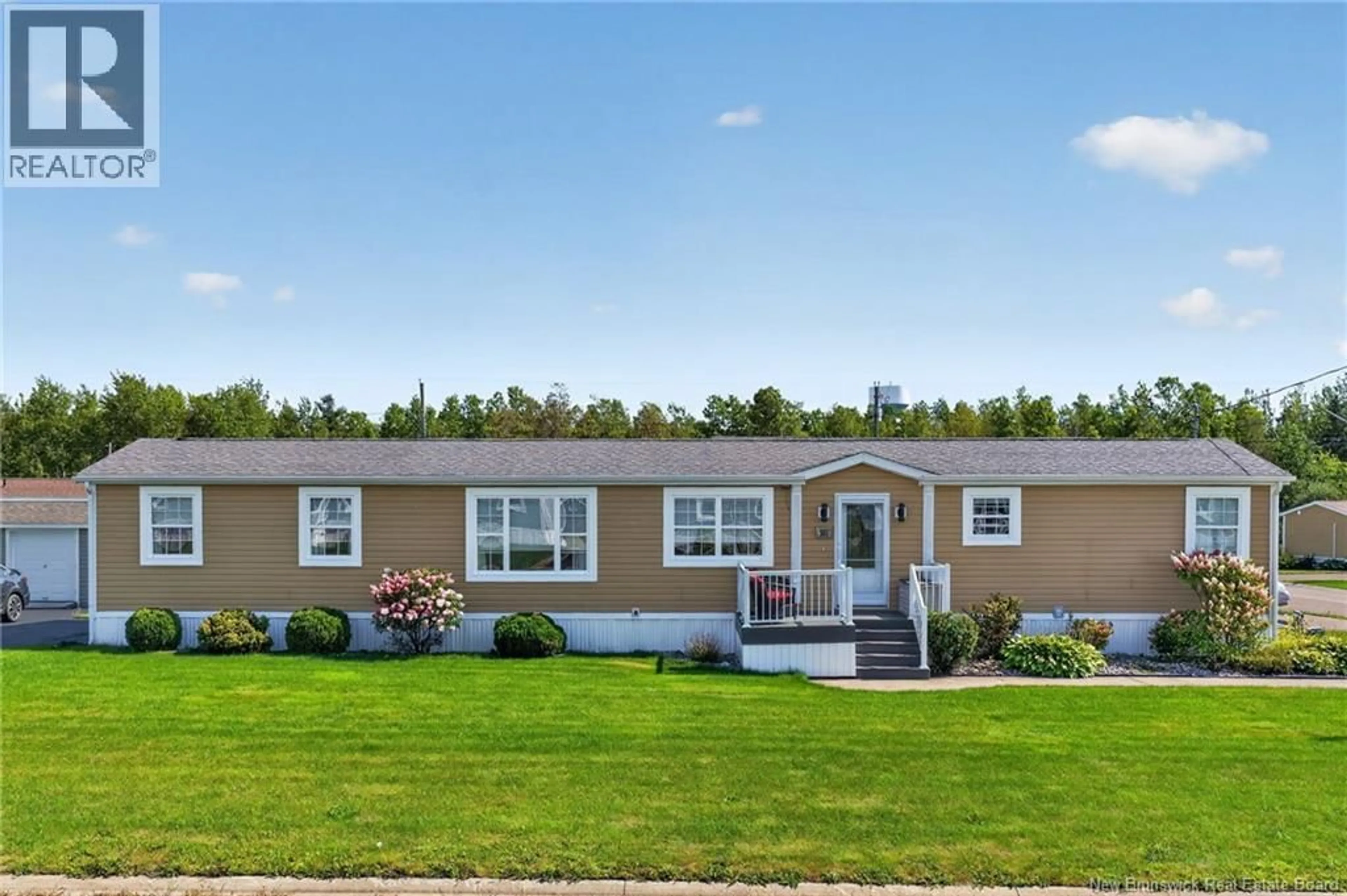 Home with vinyl exterior material, unknown for 266 BONAVENTURE STREET, Shediac New Brunswick E4P0H1