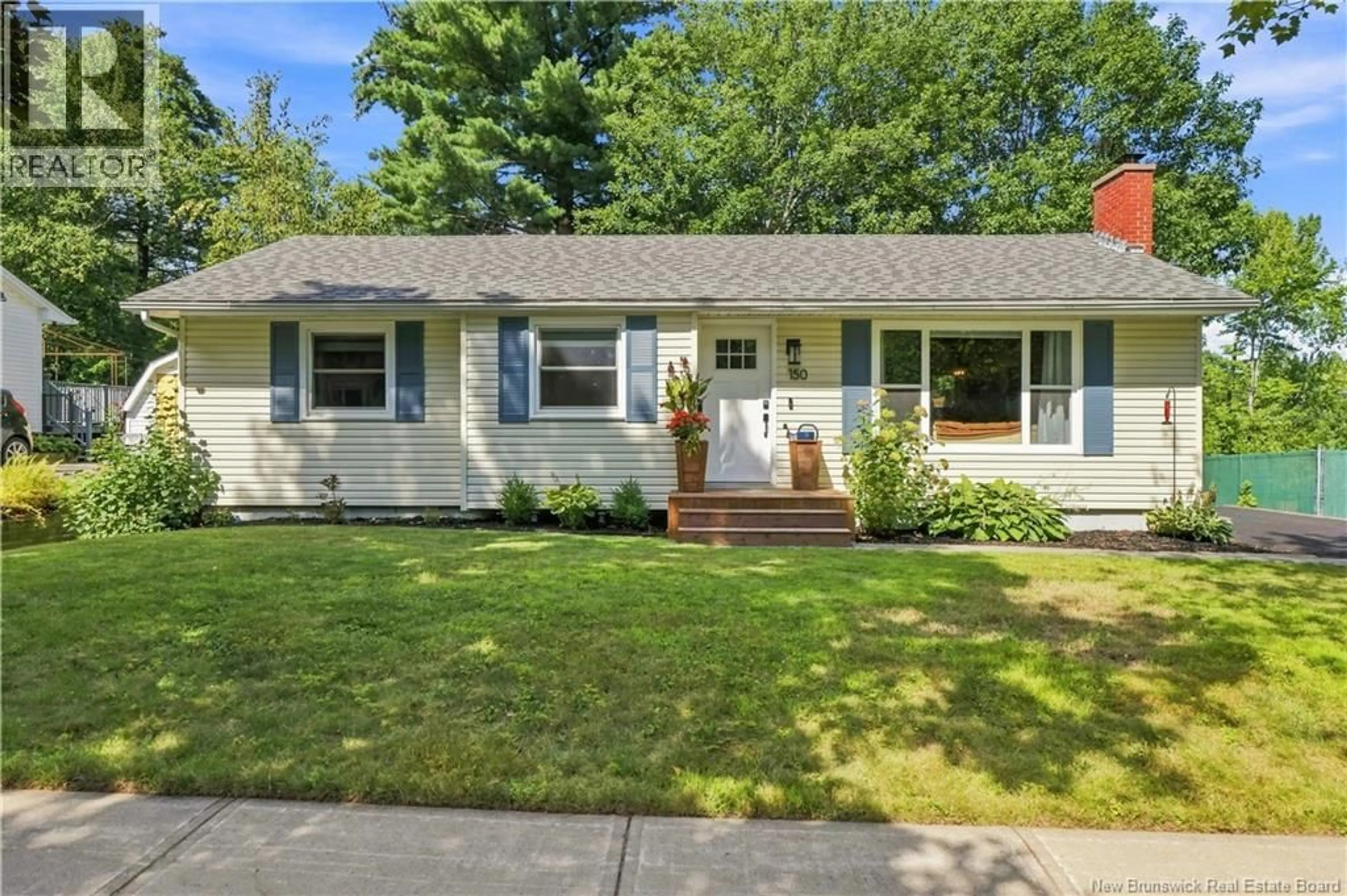 Home with vinyl exterior material, street for 150 CHARING CRESCENT, Fredericton New Brunswick E3B4R7
