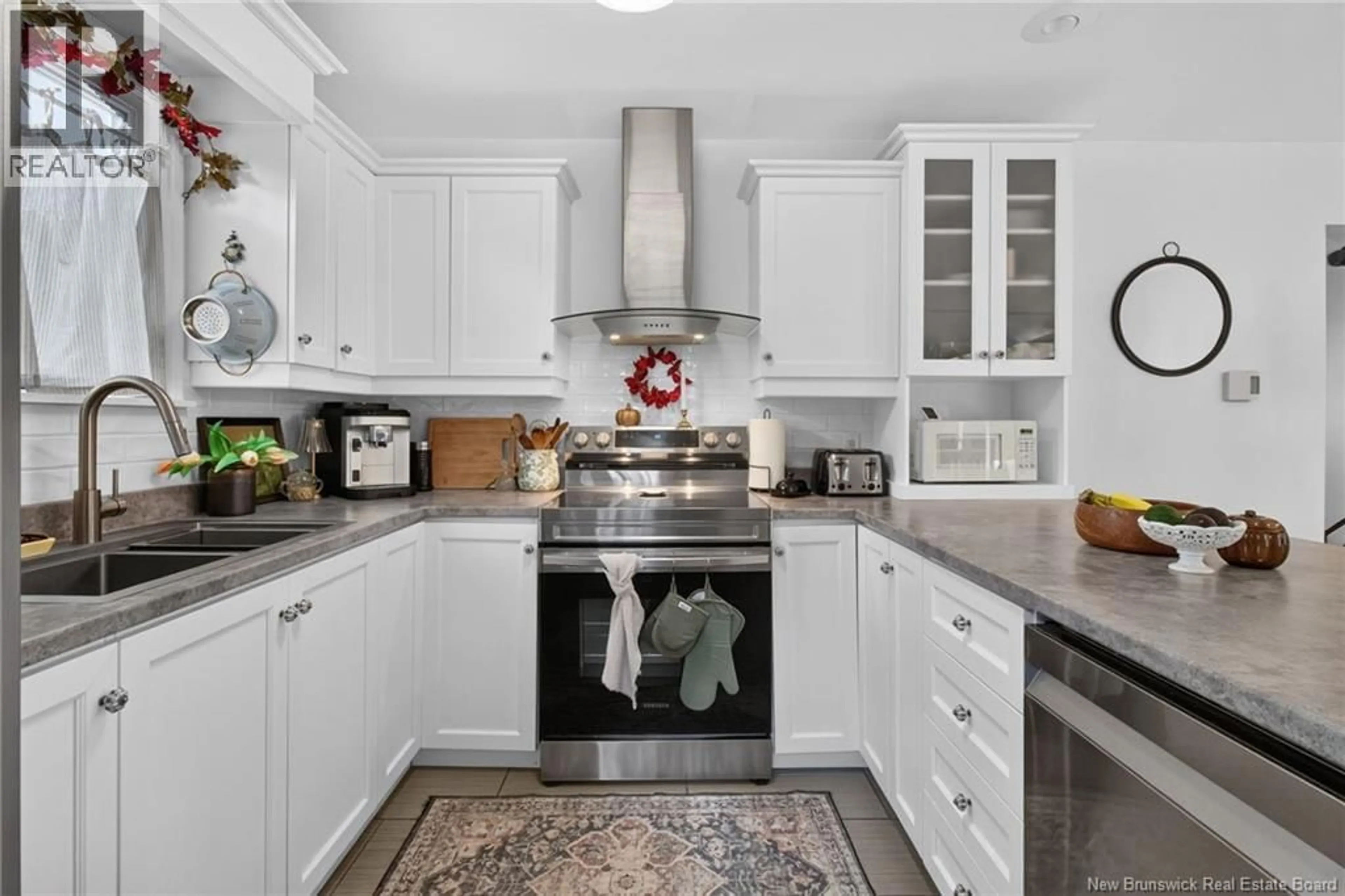 Contemporary kitchen, ceramic/tile floor for 453 ACADIE, Shediac New Brunswick E4P1C4