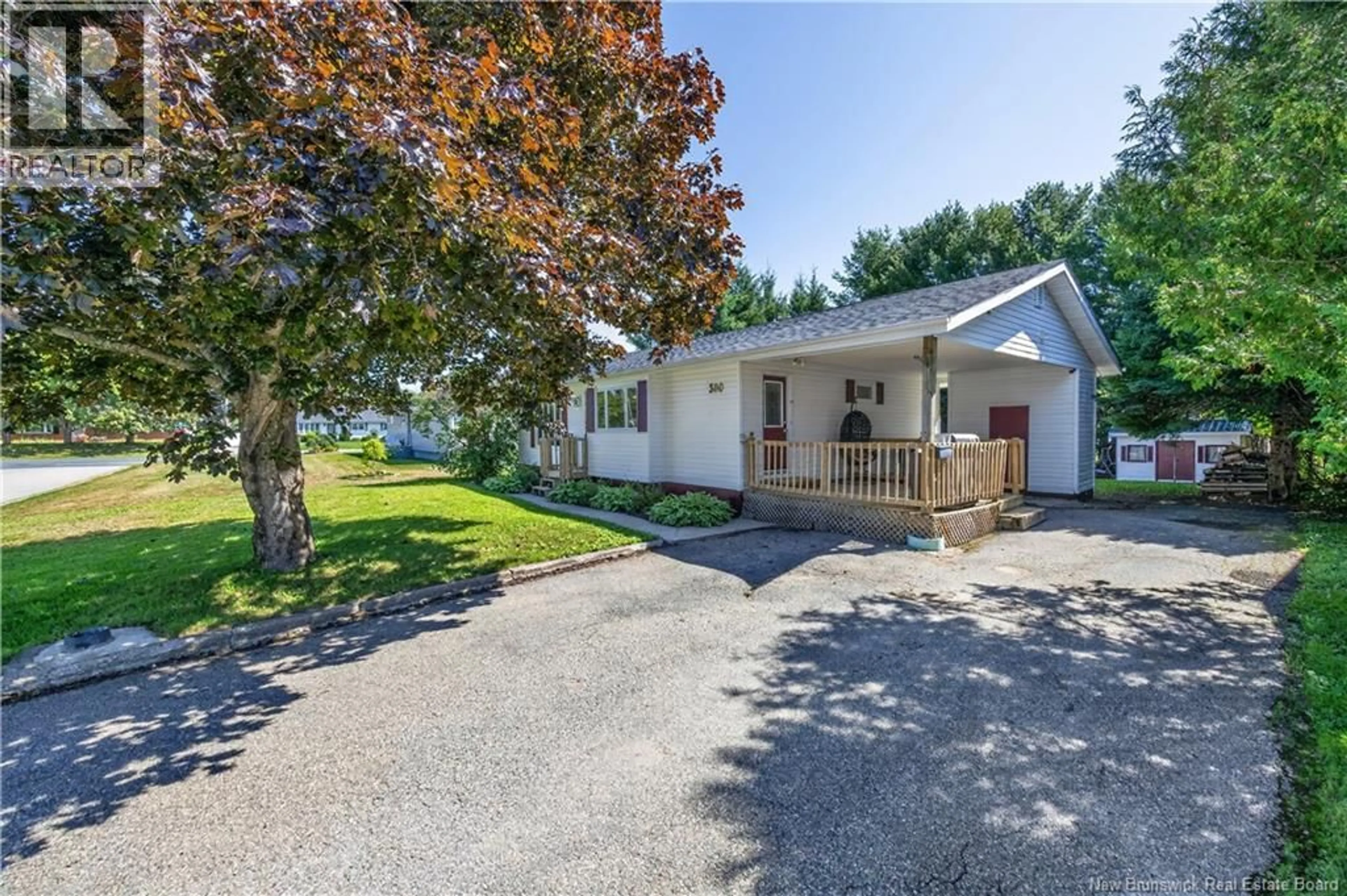 A pic from outside/outdoor area/front of a property/back of a property/a pic from drone, unknown for 380 SUNSET AVENUE, Miramichi New Brunswick E1V1A4