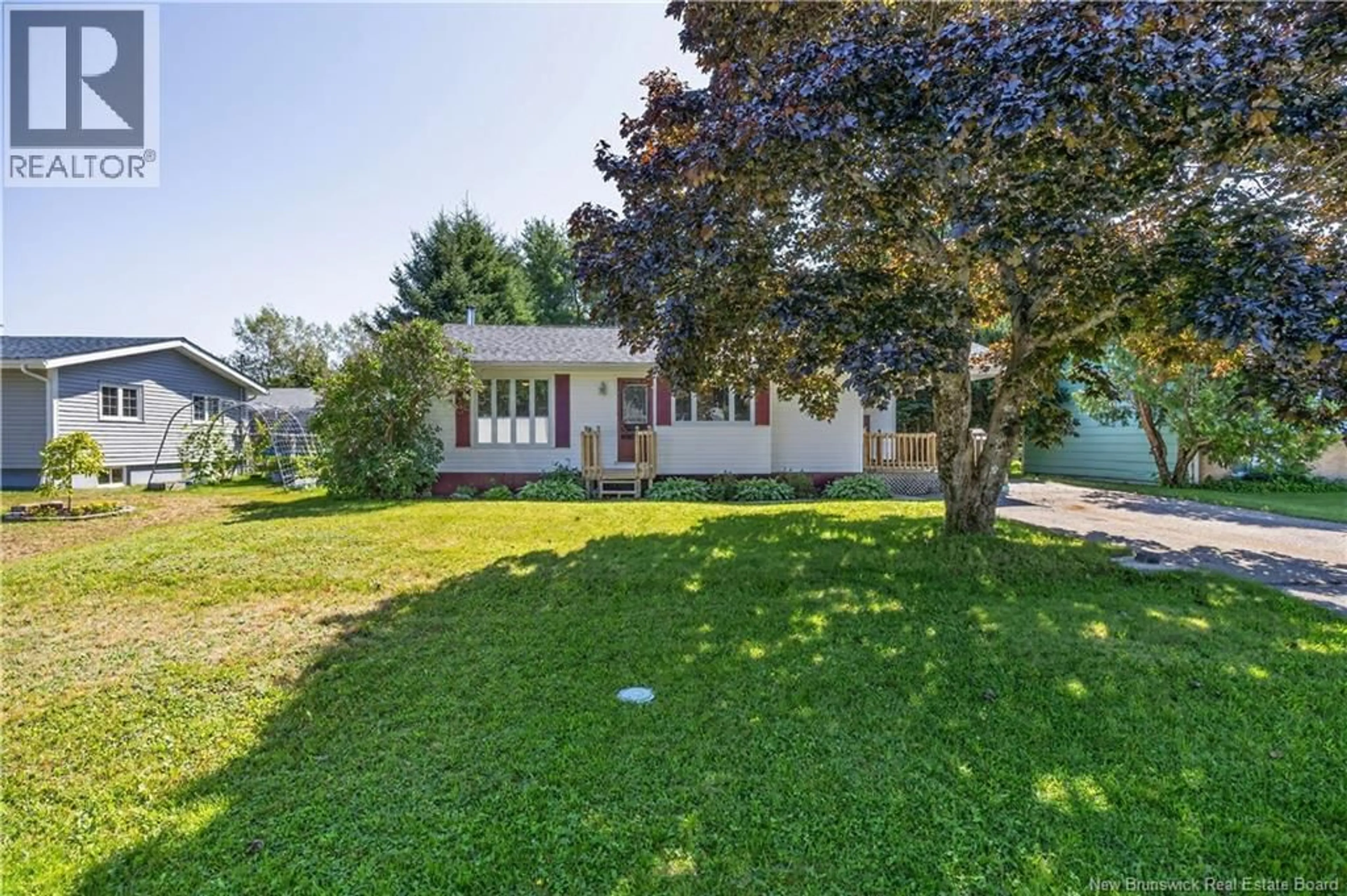 A pic from outside/outdoor area/front of a property/back of a property/a pic from drone, street for 380 SUNSET AVENUE, Miramichi New Brunswick E1V1A4