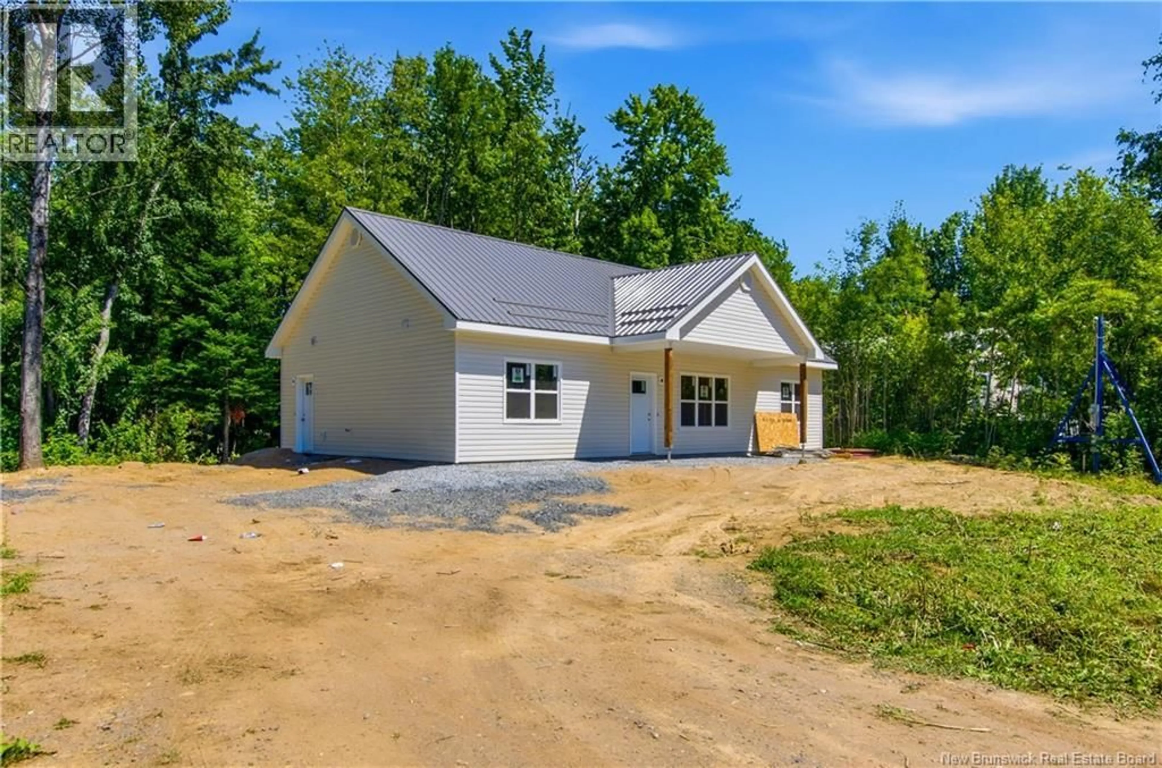 Home with vinyl exterior material, building for 8 GRAHAM STREET, Lincoln New Brunswick E3B7E8