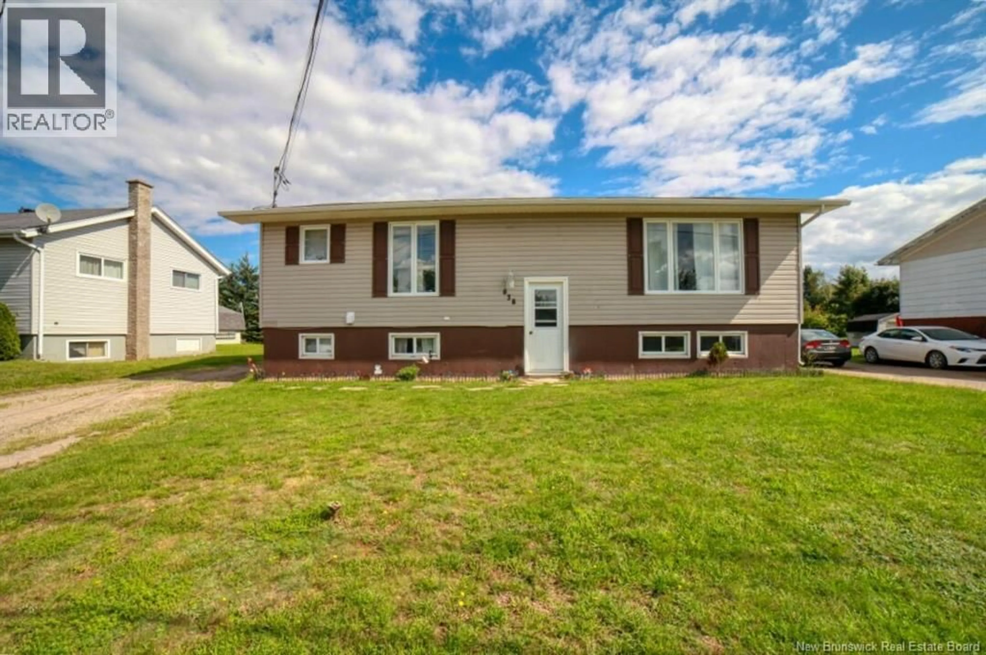 Home with vinyl exterior material, street for 838 HELEN STREET, Bathurst New Brunswick E2A2E7