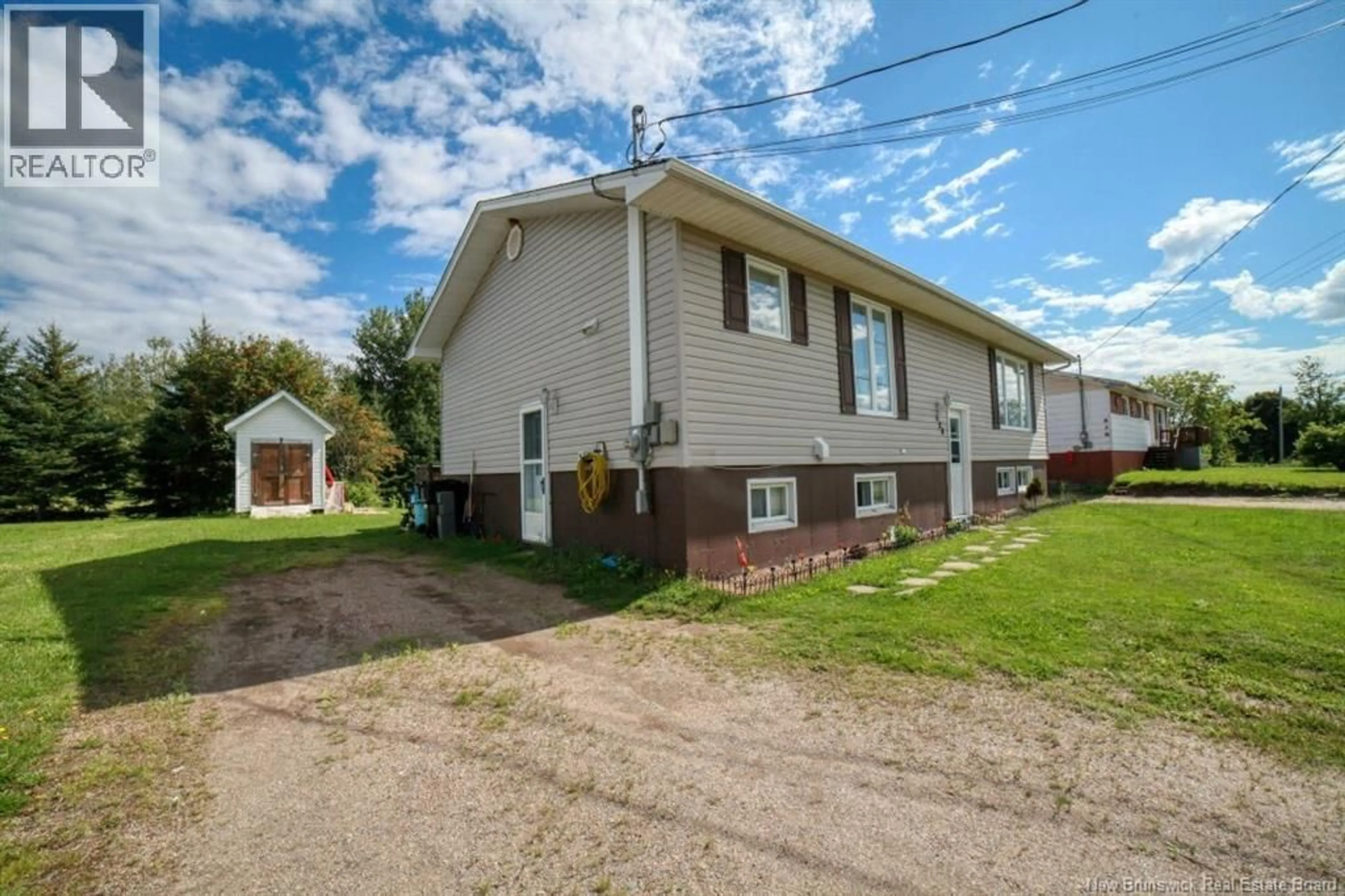 A pic from outside/outdoor area/front of a property/back of a property/a pic from drone, building for 838 HELEN STREET, Bathurst New Brunswick E2A2E7