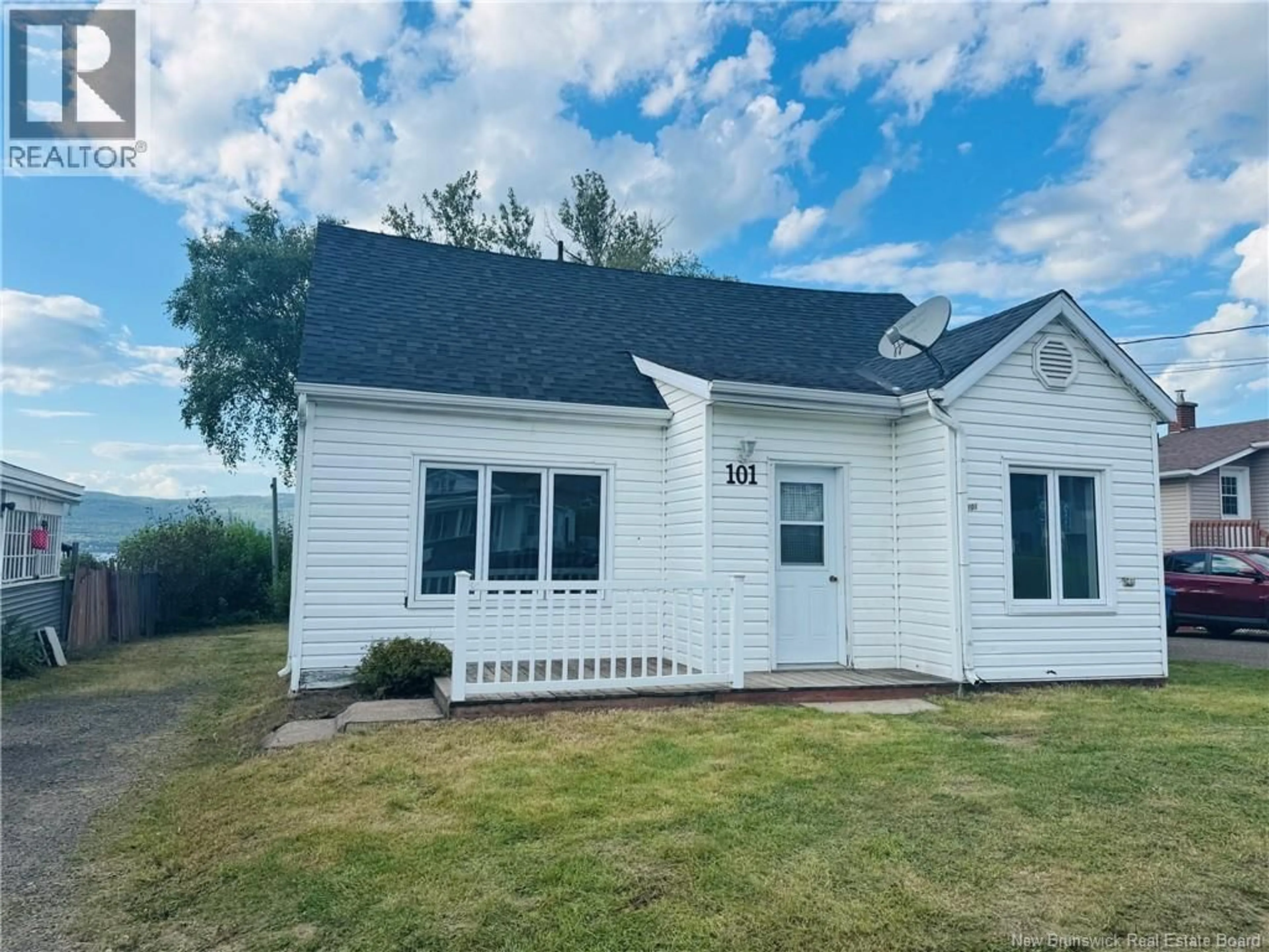 Home with vinyl exterior material, building for 101 NOTRE DAME STREET, Atholville New Brunswick E3N4T1