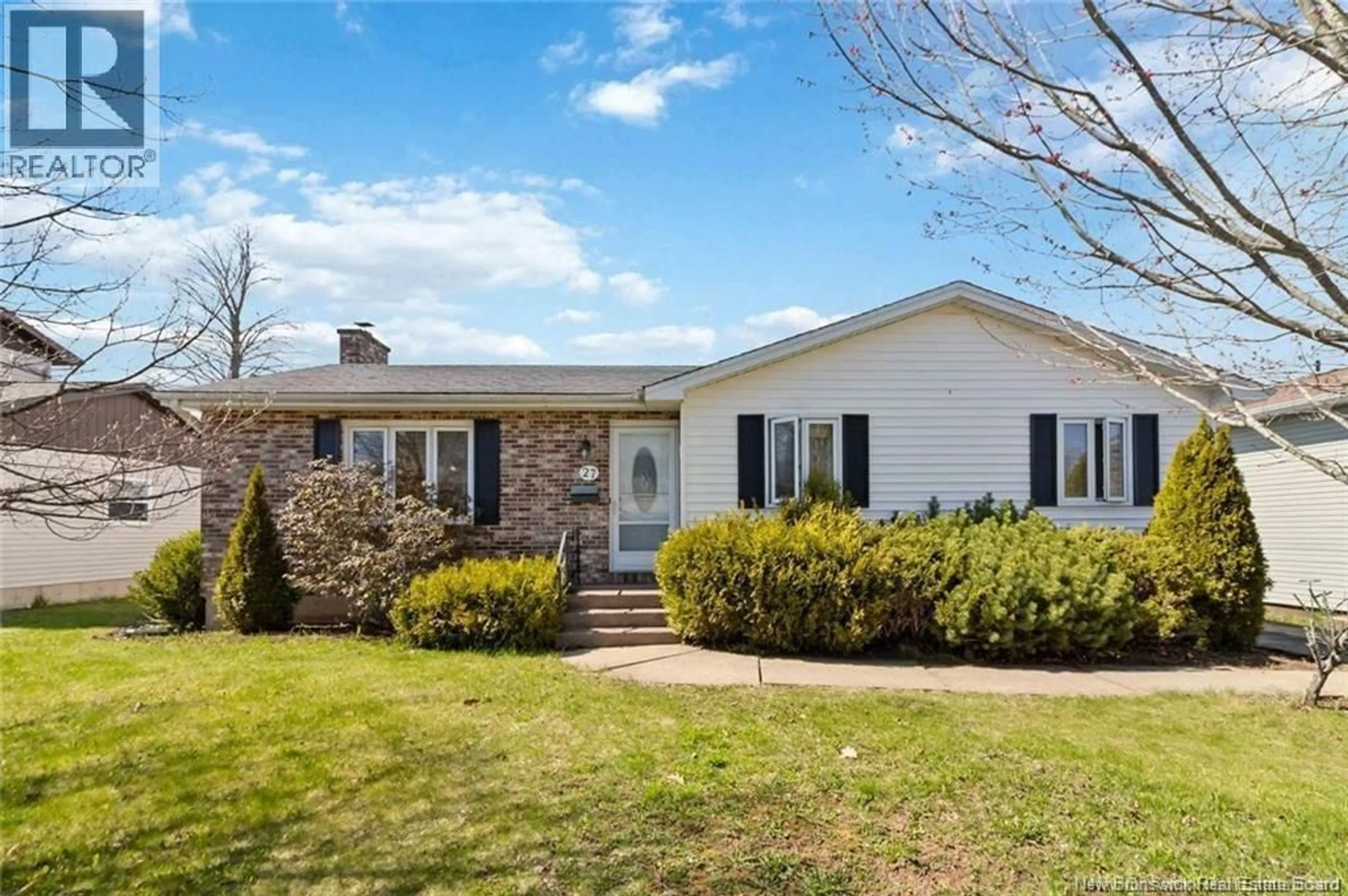 Home with vinyl exterior material, unknown for 27 WOODSTONE CRESCENT, Moncton New Brunswick E1G1W3