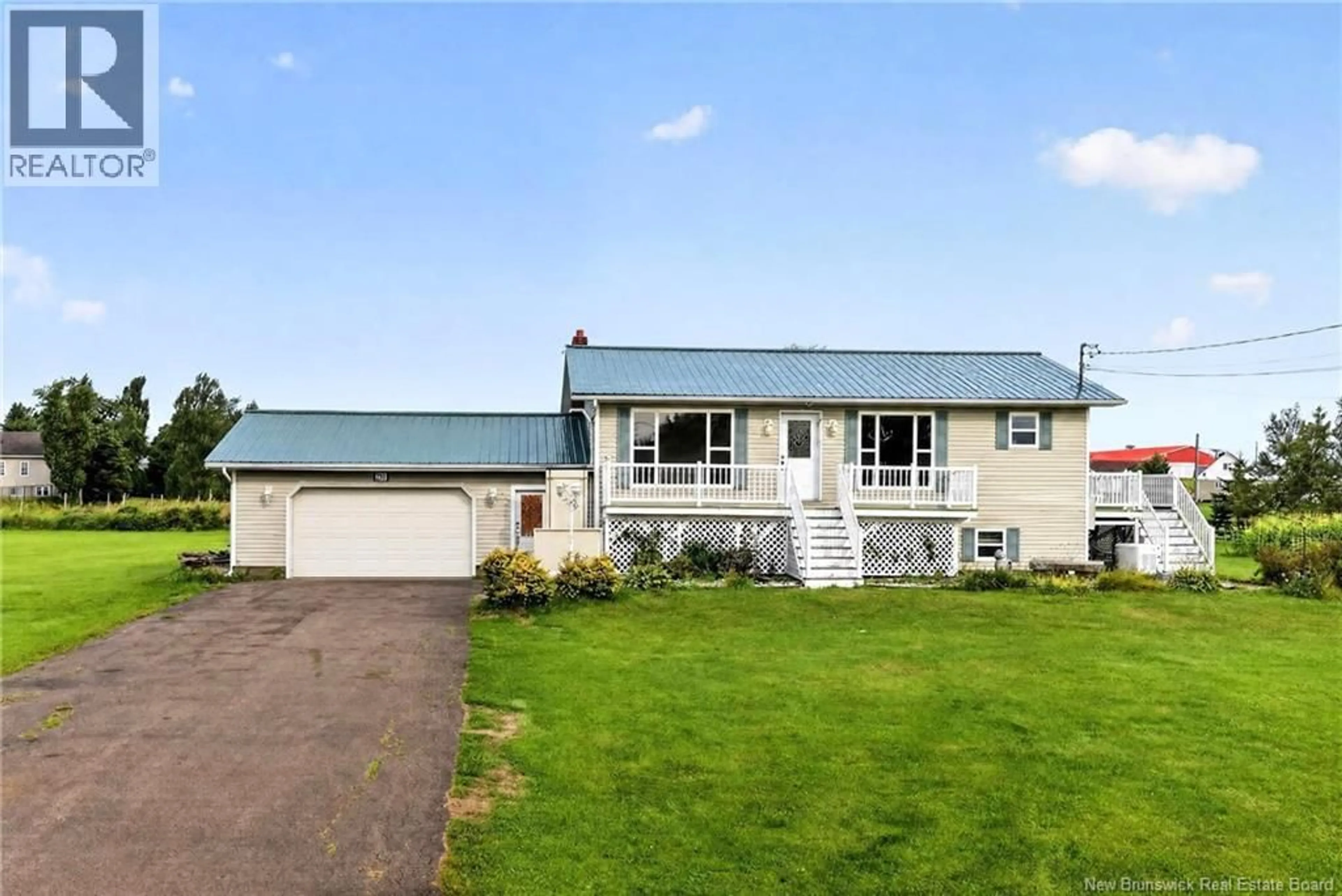 Home with vinyl exterior material, unknown for 31 BRUN STREET, Beaubassin East New Brunswick E4N2E3