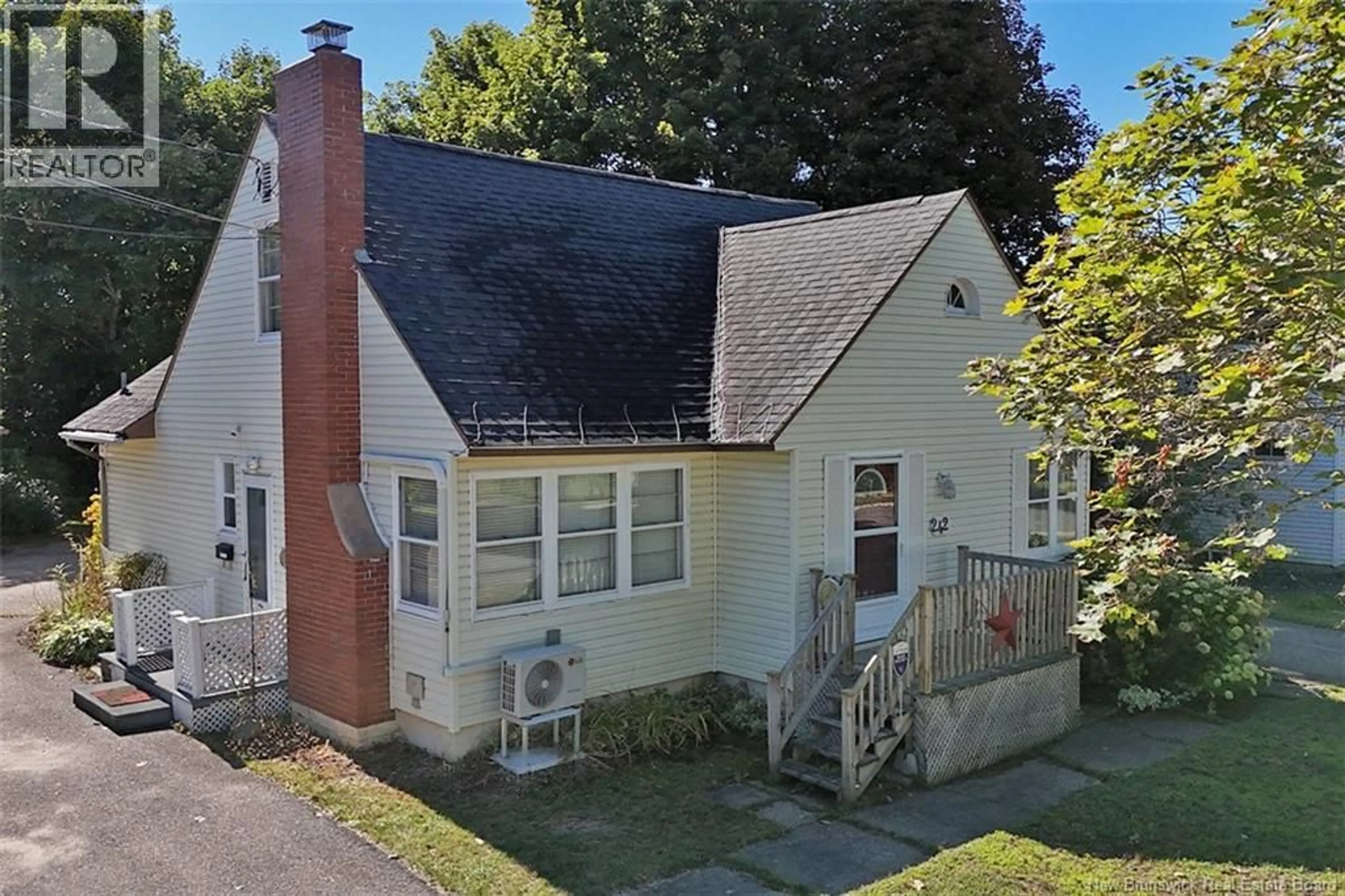 A pic from outside/outdoor area/front of a property/back of a property/a pic from drone, street for 242 HIGHLAND AVENUE, Fredericton New Brunswick E3A2S6