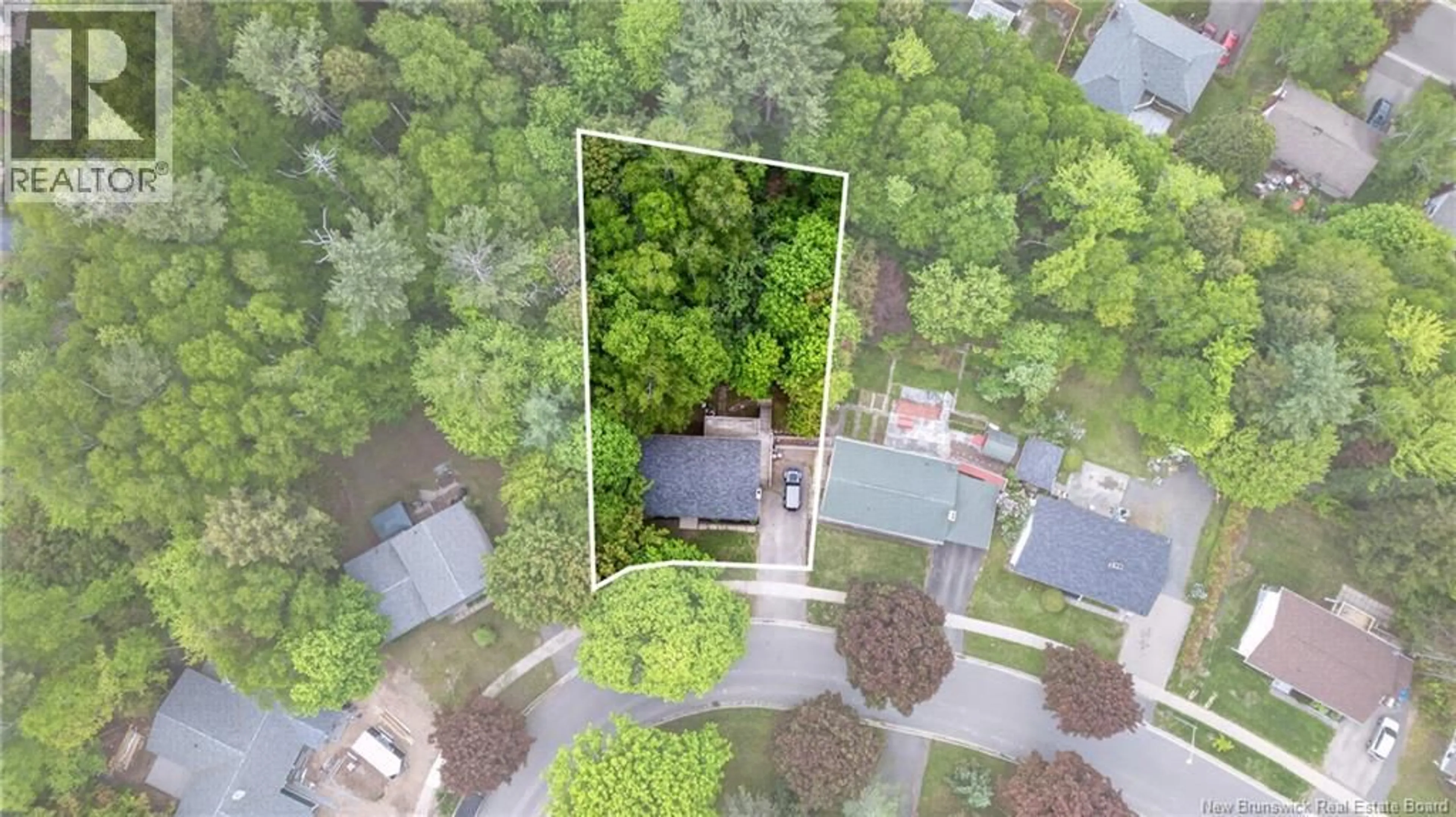 A pic from outside/outdoor area/front of a property/back of a property/a pic from drone, street for 132 TOPCLIFFE CRESCENT, Fredericton New Brunswick E3B4P9