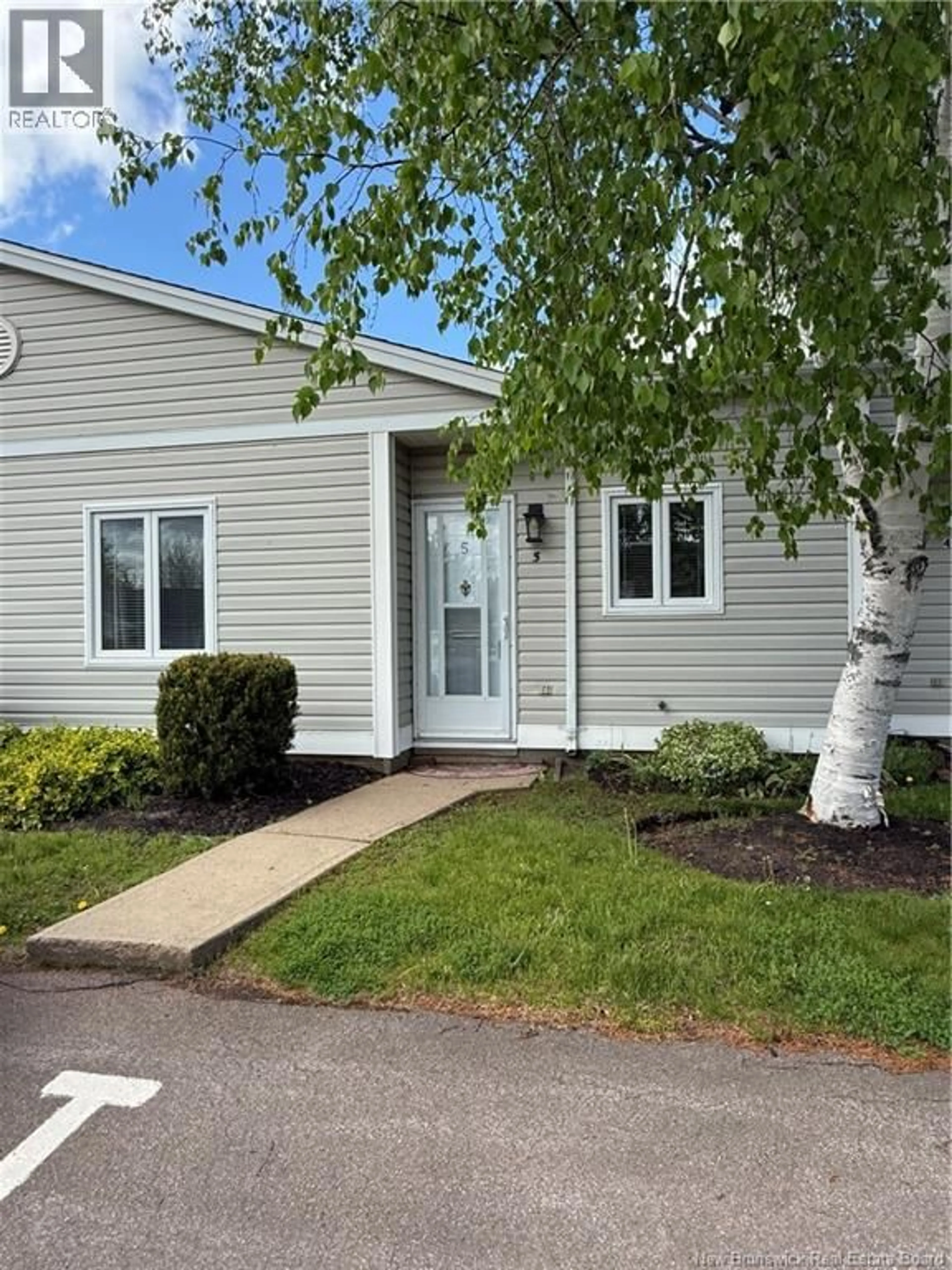 Home with vinyl exterior material, street for 5 - 84 SEAMAN STREET, Moncton New Brunswick E1A4B6