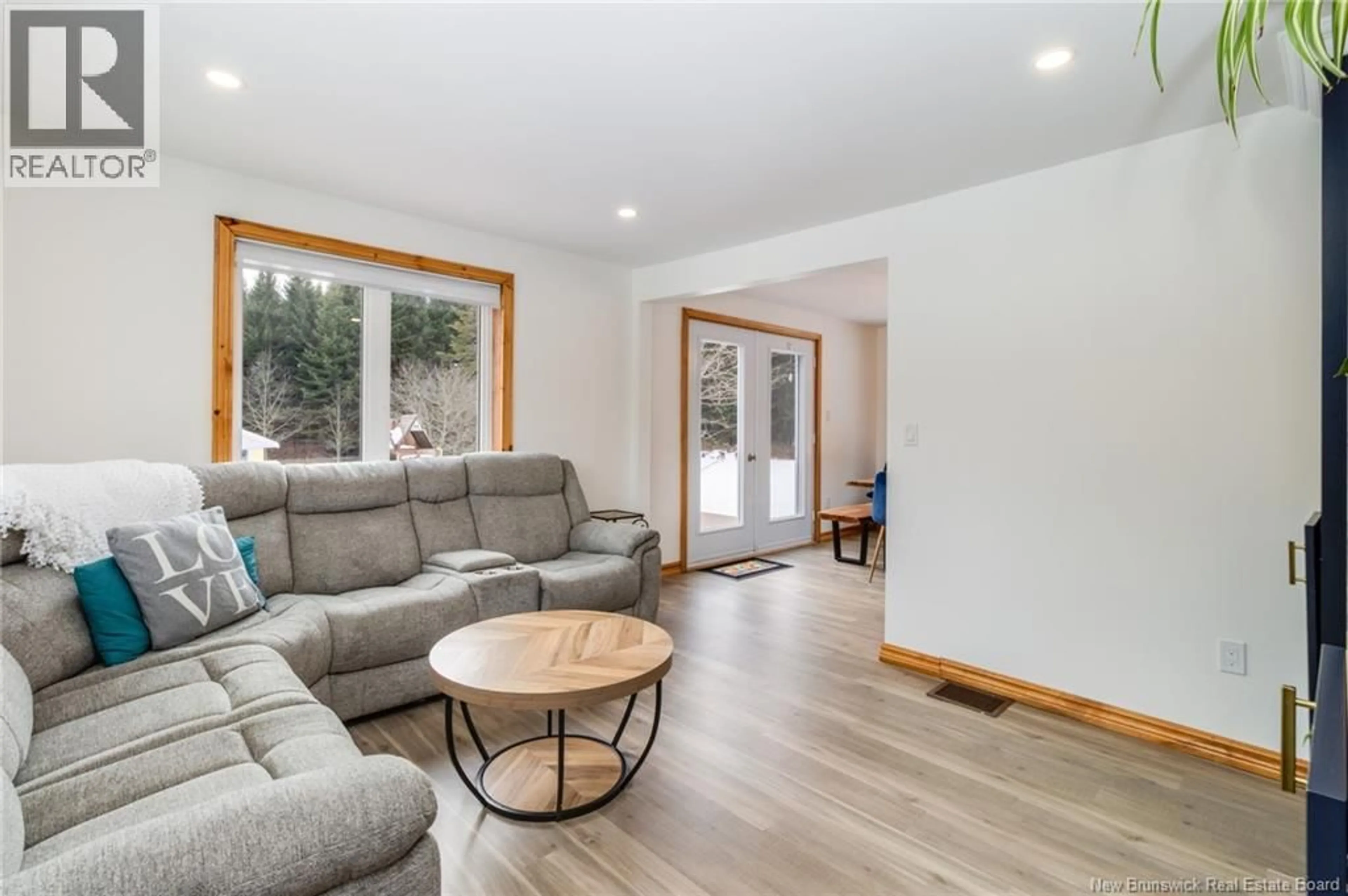 Living room with furniture, wood/laminate floor for 464 SUMMERFIELD ROAD, Summerfield New Brunswick E7K2K1