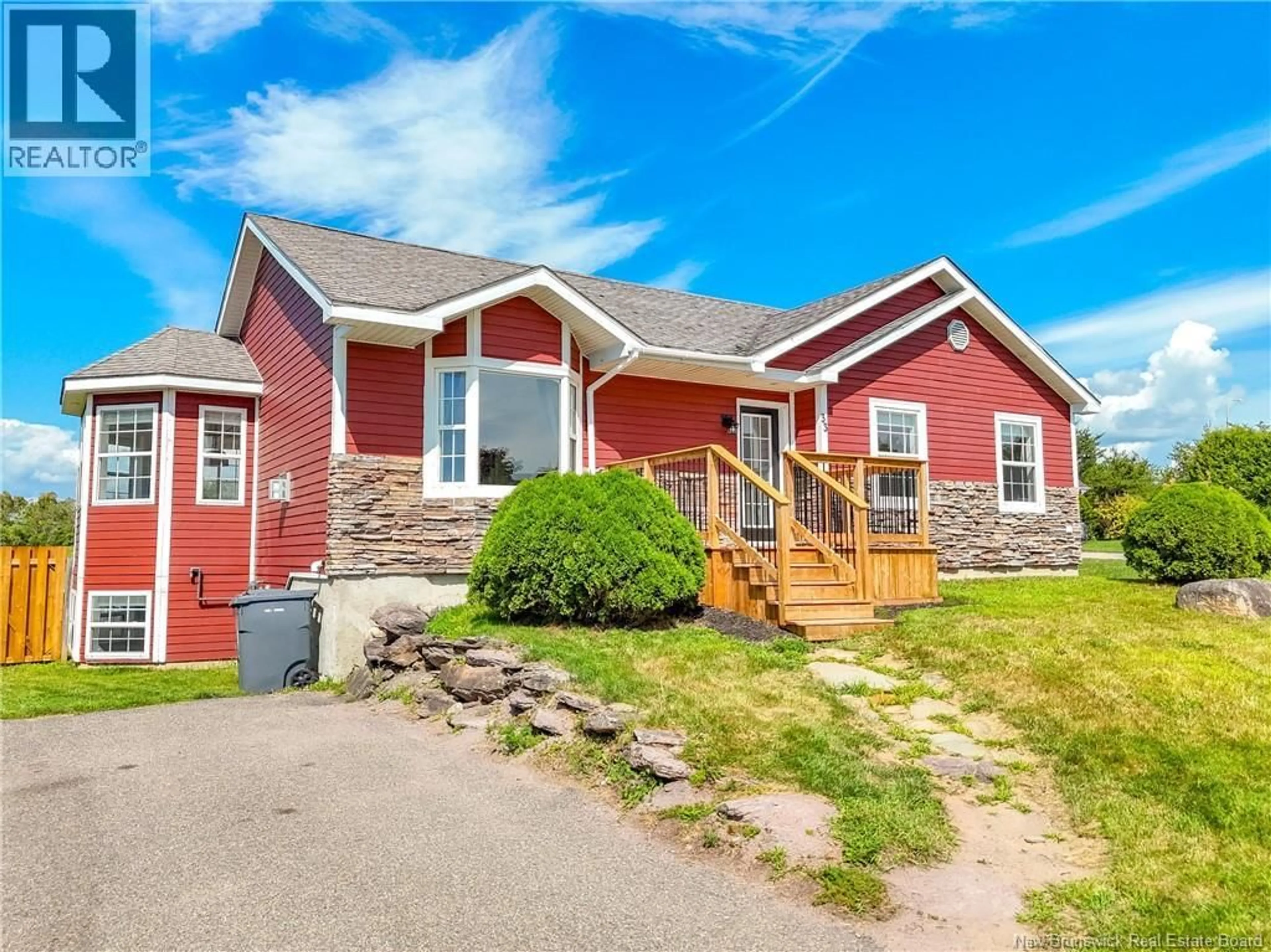 Home with vinyl exterior material, street for 33 HALLIHAN DRIVE, Oromocto New Brunswick E2V0C2