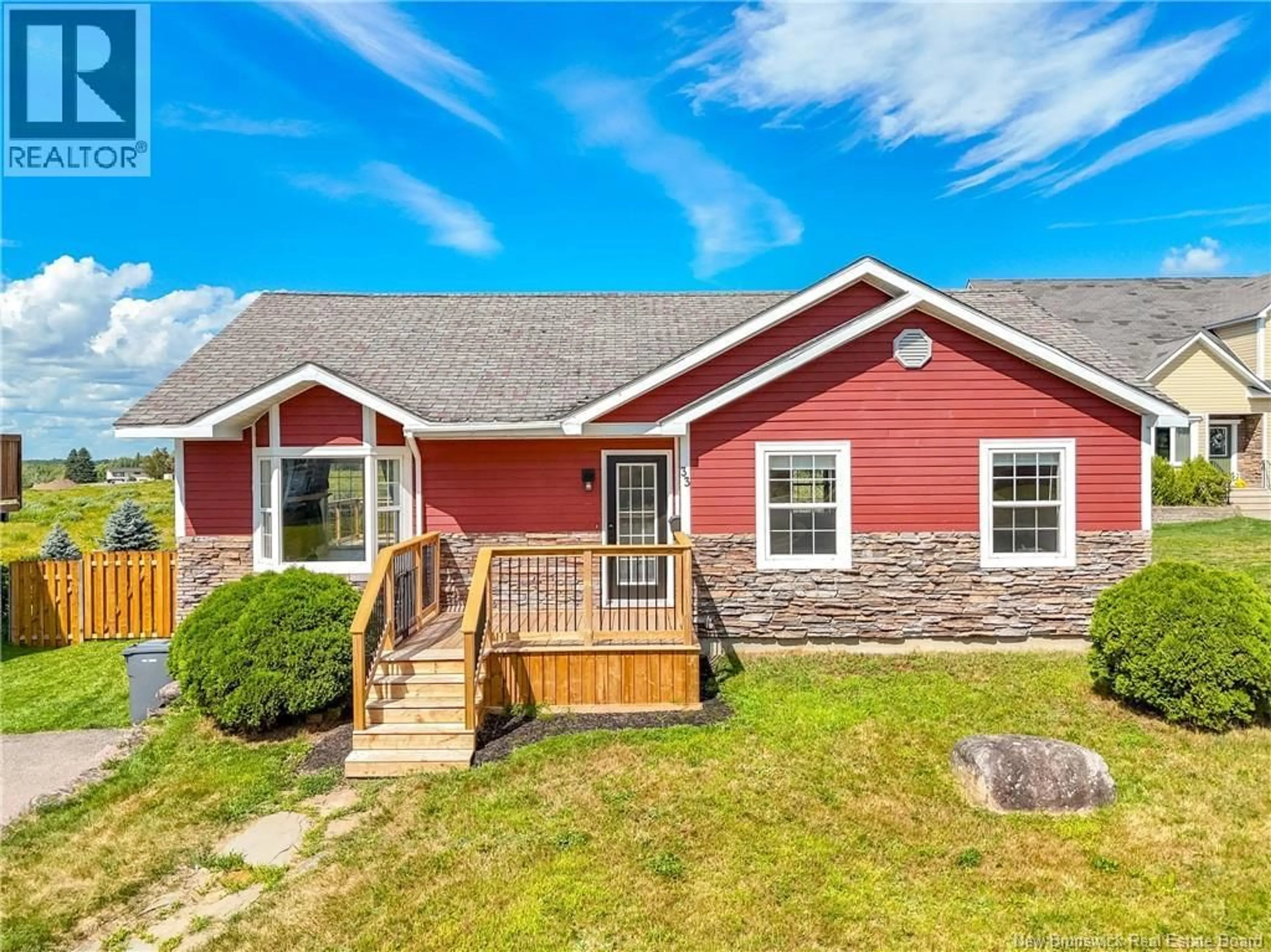Home with vinyl exterior material, unknown for 33 HALLIHAN DRIVE, Oromocto New Brunswick E2V0C2