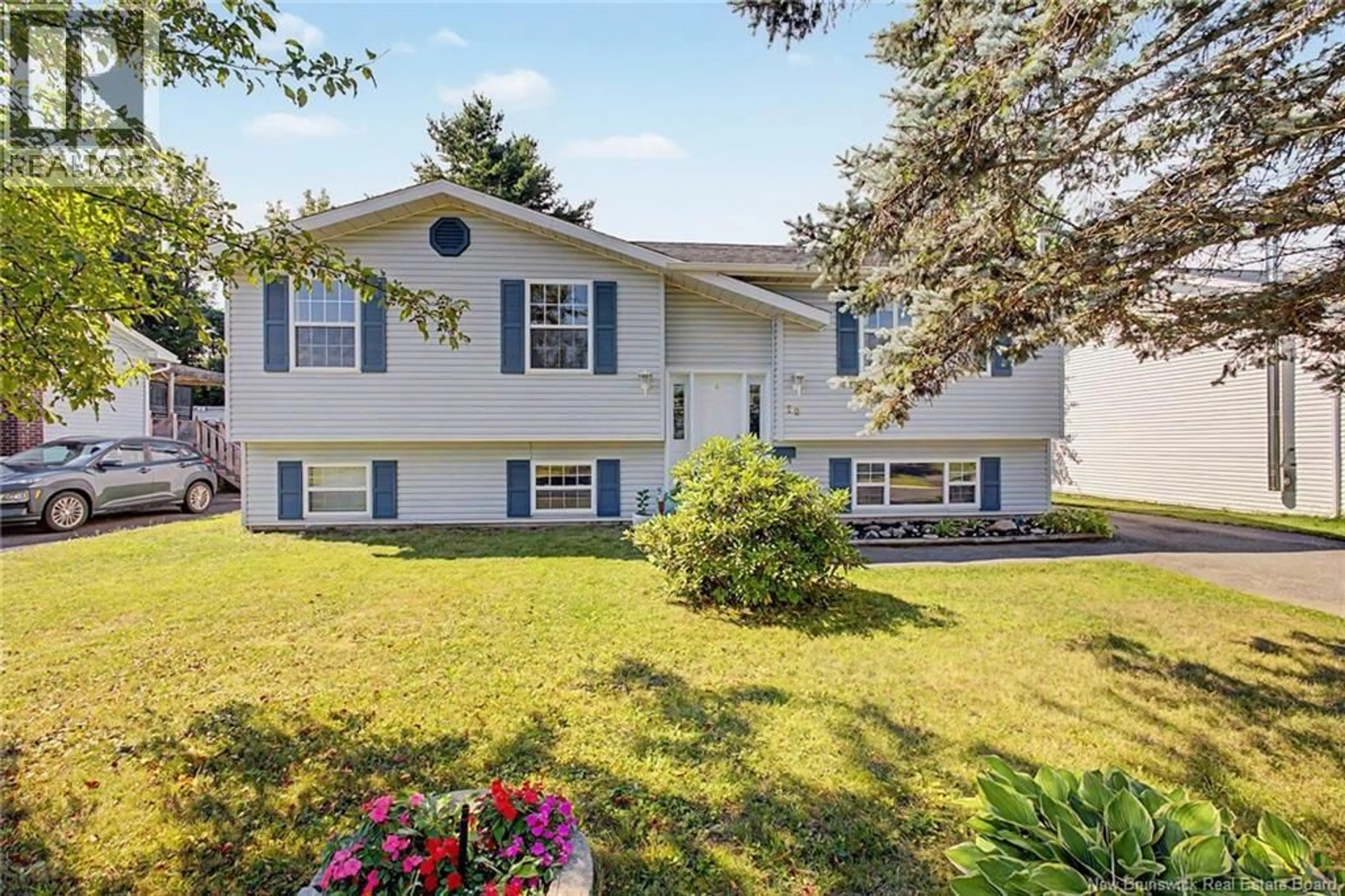 Home with vinyl exterior material, unknown for 10 SHEPHARD DRIVE, Oromocto New Brunswick E2V2P5