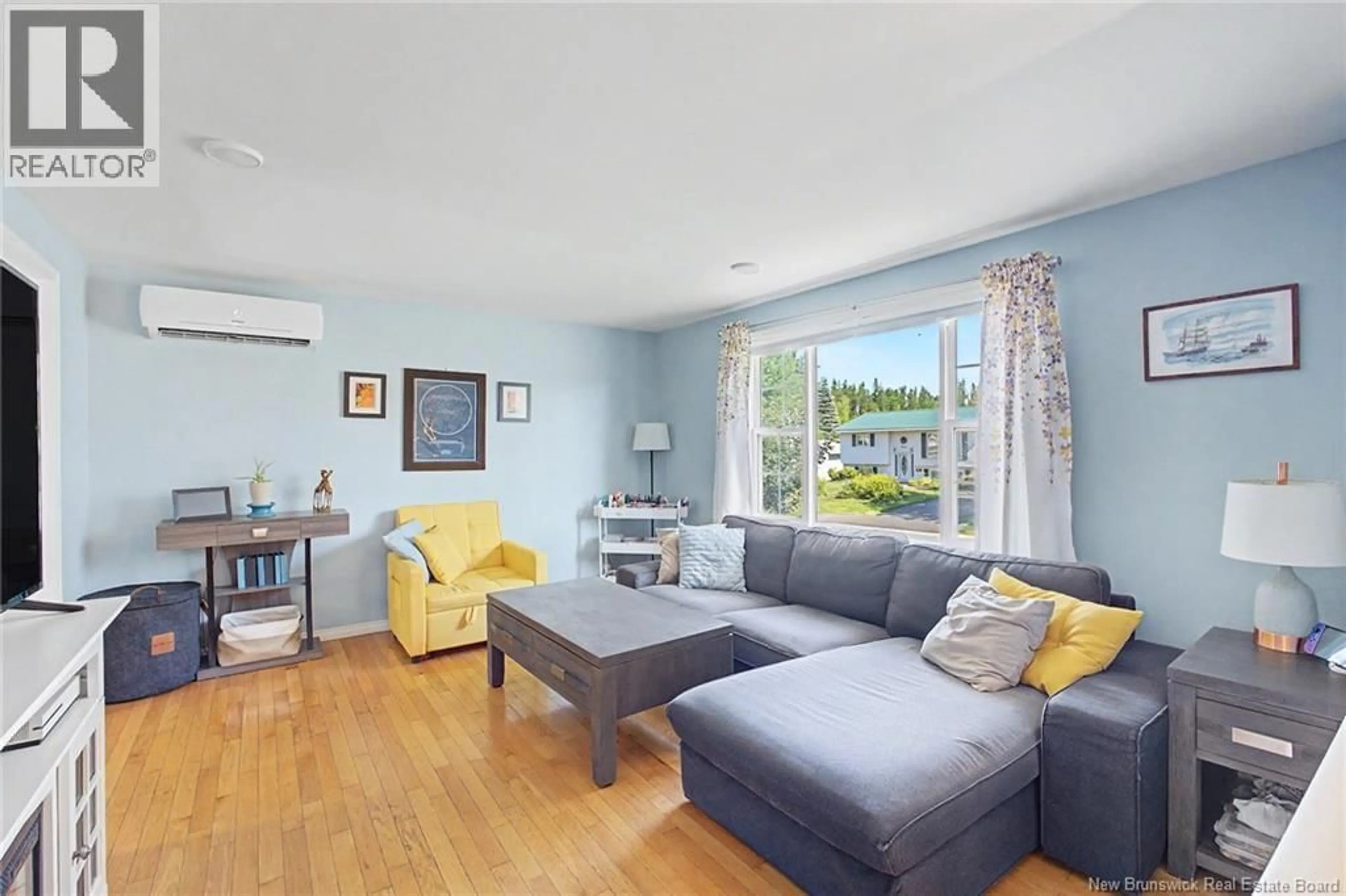 Living room with furniture, unknown for 10 SHEPHARD DRIVE, Oromocto New Brunswick E2V2P5