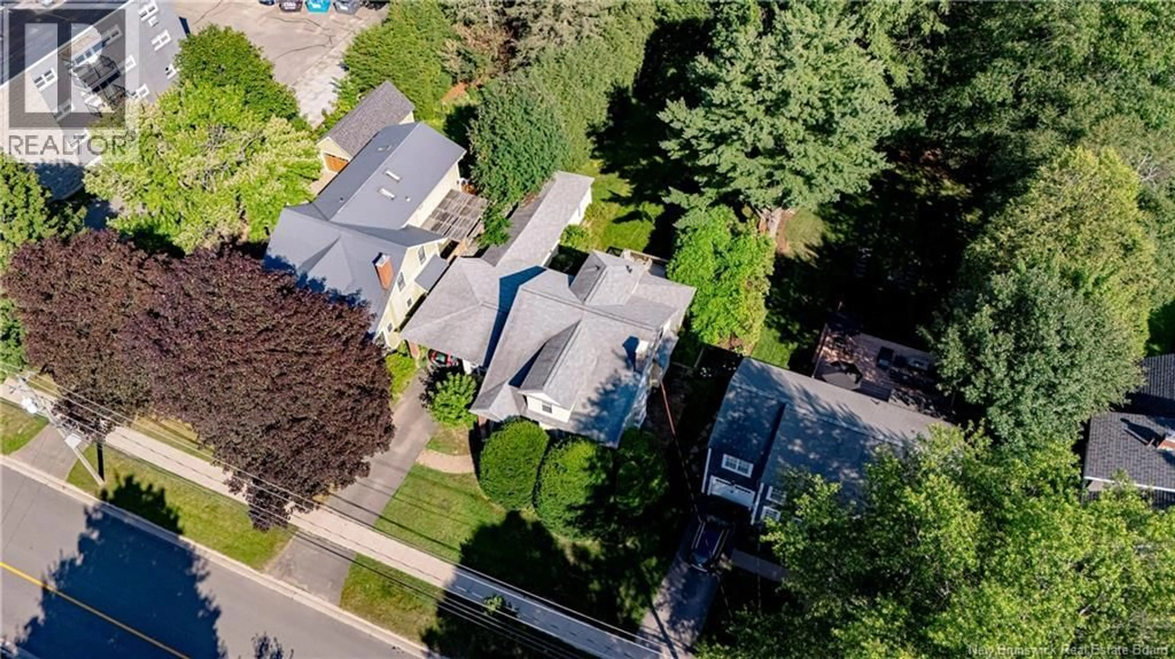 A pic from outside/outdoor area/front of a property/back of a property/a pic from drone, street for 320 UNIVERSITY AVENUE, Fredericton New Brunswick E3B4J1