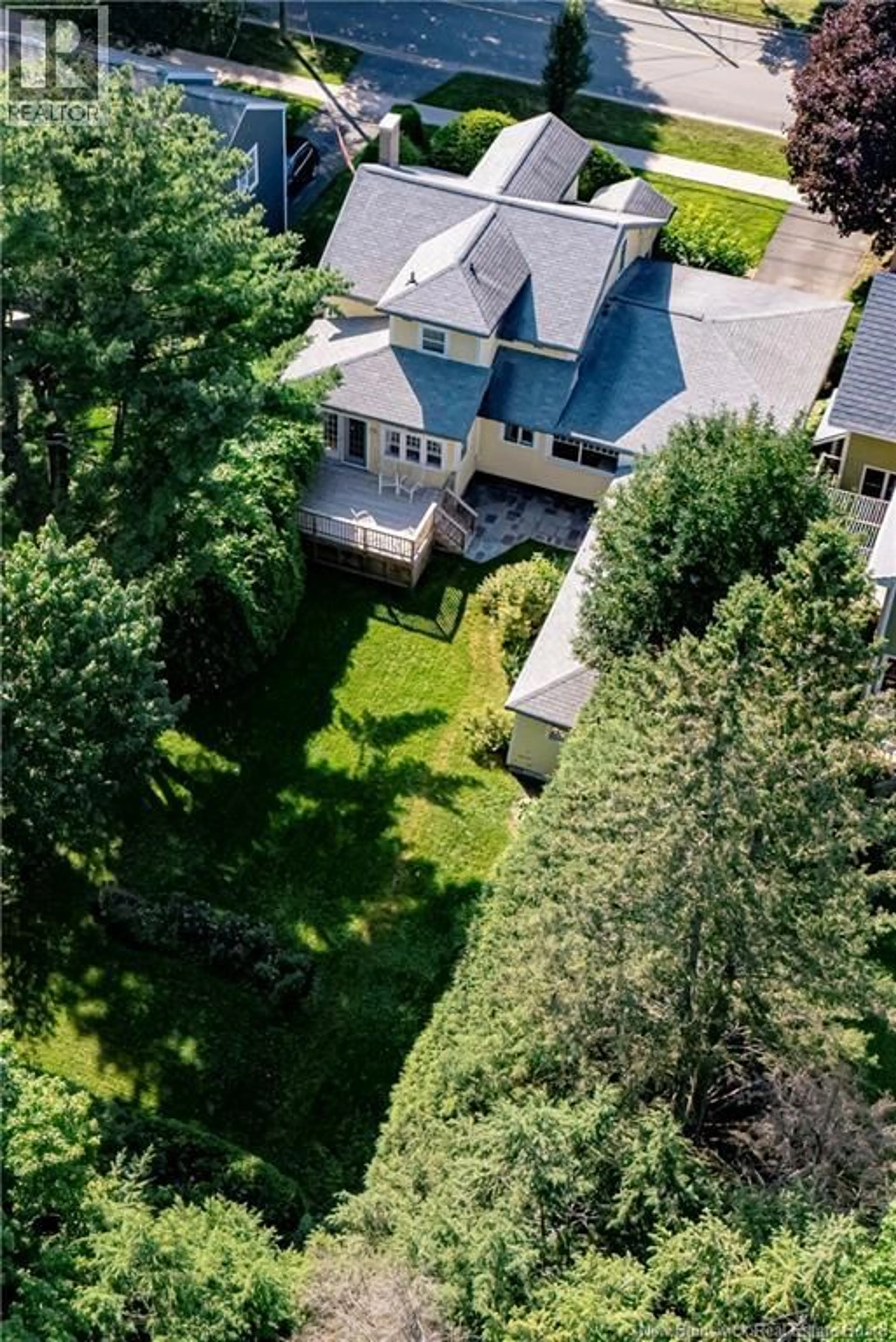 A pic from outside/outdoor area/front of a property/back of a property/a pic from drone, street for 320 UNIVERSITY AVENUE, Fredericton New Brunswick E3B4J1