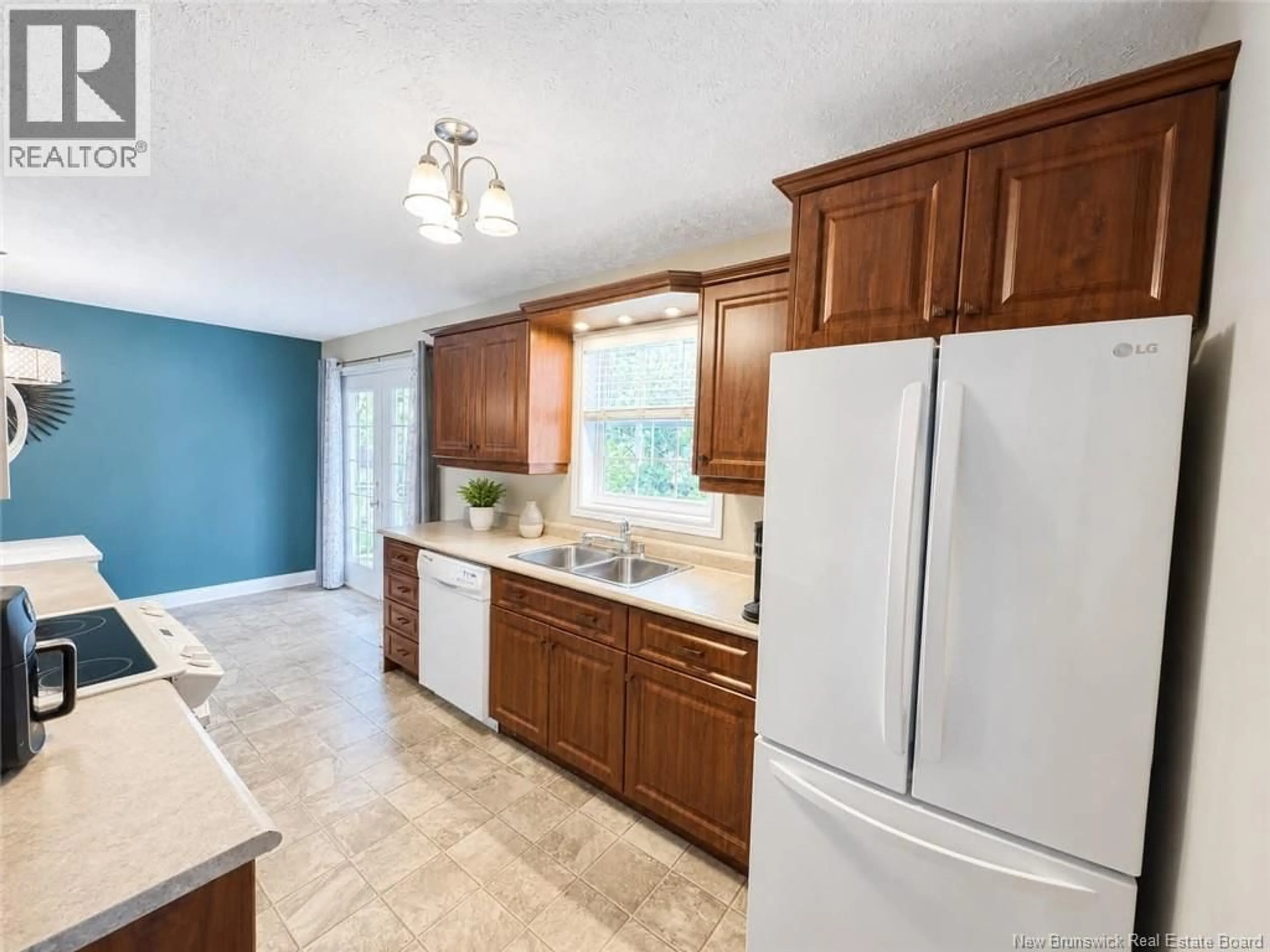 Open concept kitchen, ceramic/tile floor for 377 SUNSET, Miramichi New Brunswick E1V1A3