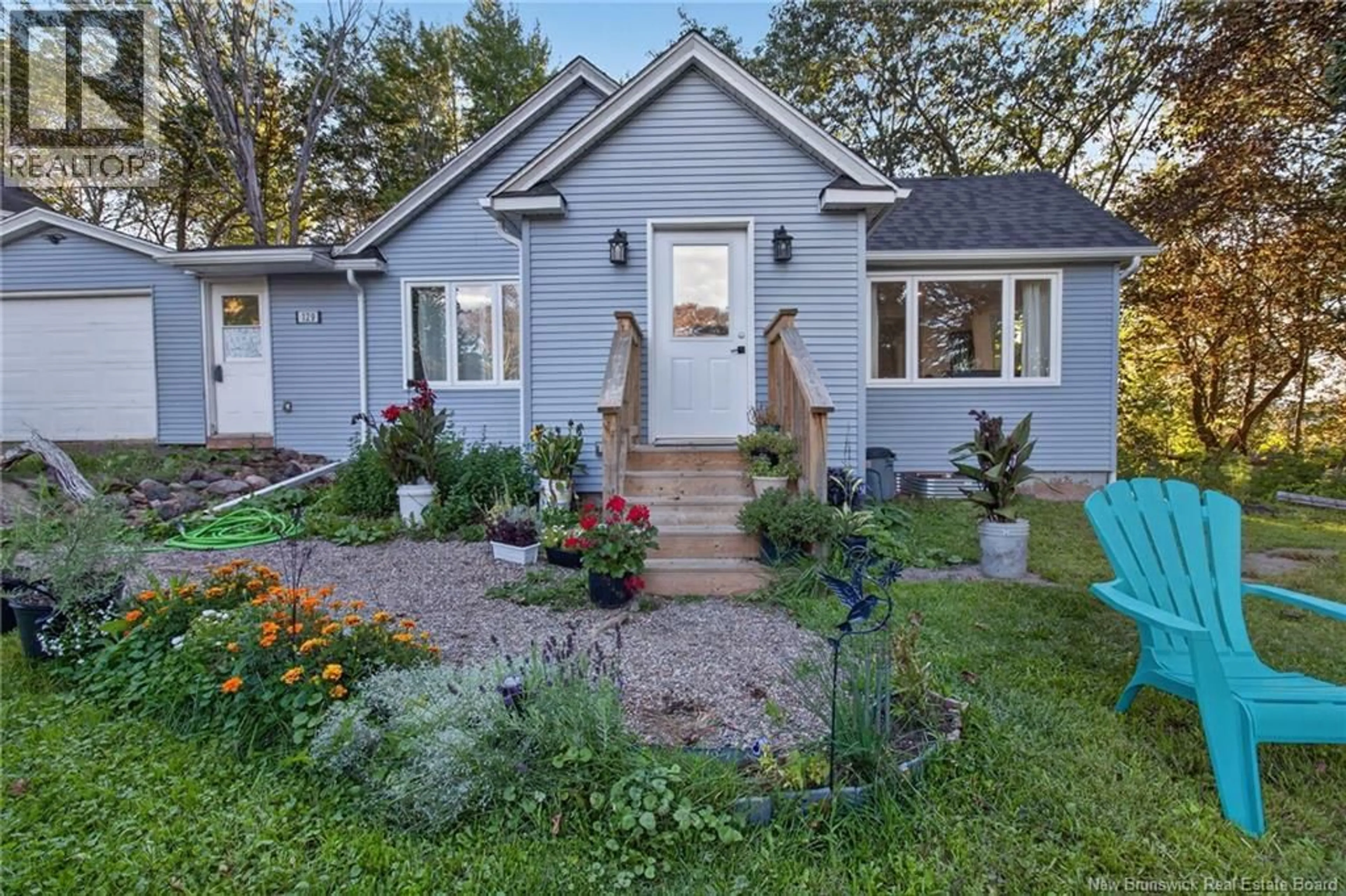 Home with vinyl exterior material, street for 129 GASKIN, Riverview New Brunswick E1B1M3