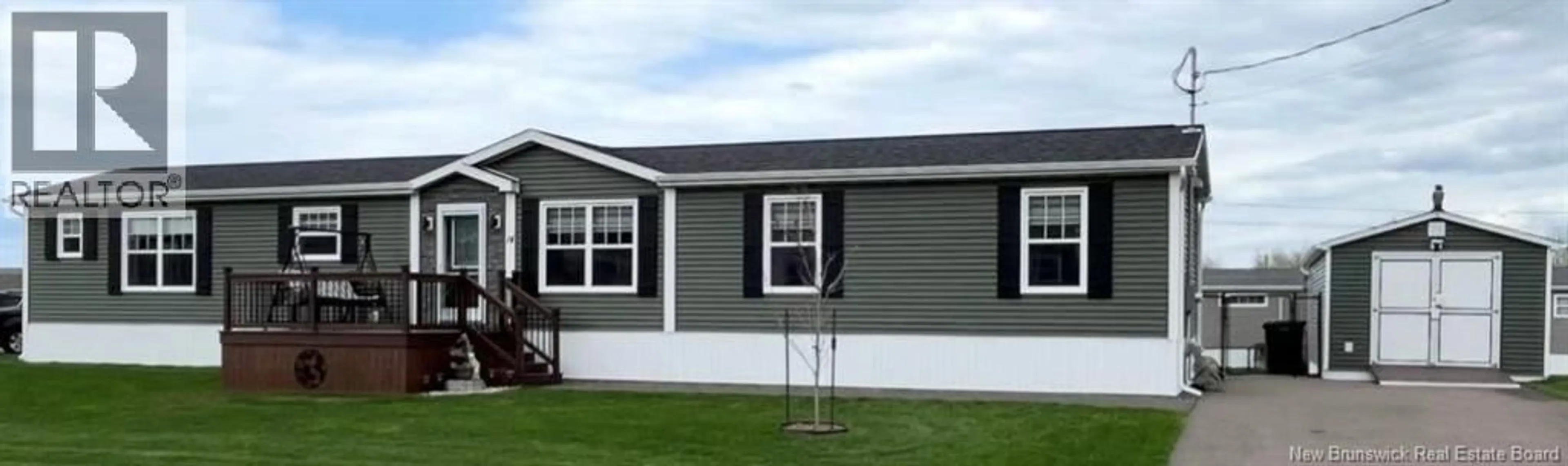 Home with vinyl exterior material, building for 14 DE MONTS STREET, Shediac New Brunswick E4P0V5