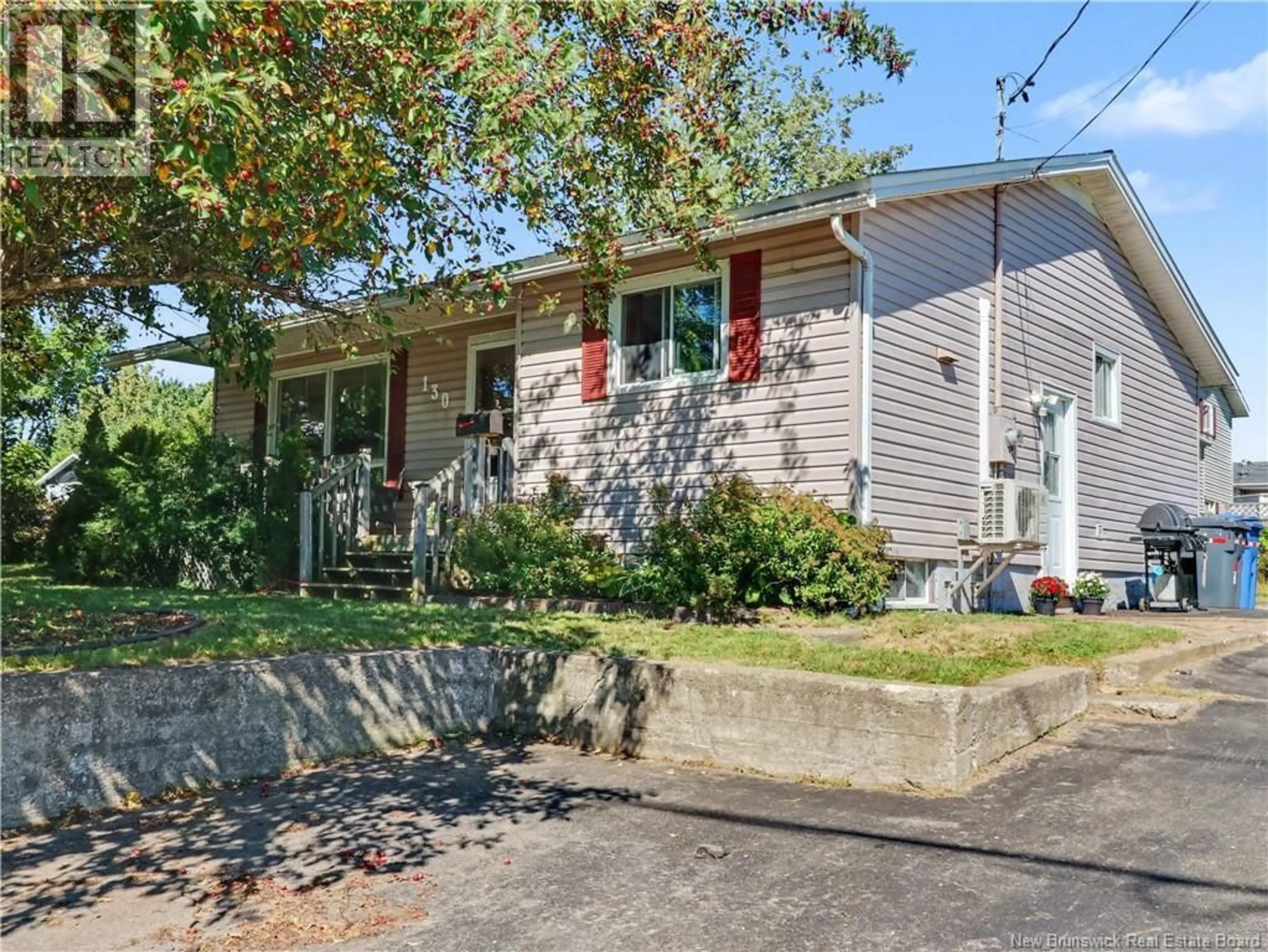 Home with vinyl exterior material, street for 130 KIRKPATRICK STREET, Woodstock New Brunswick E7M2B1