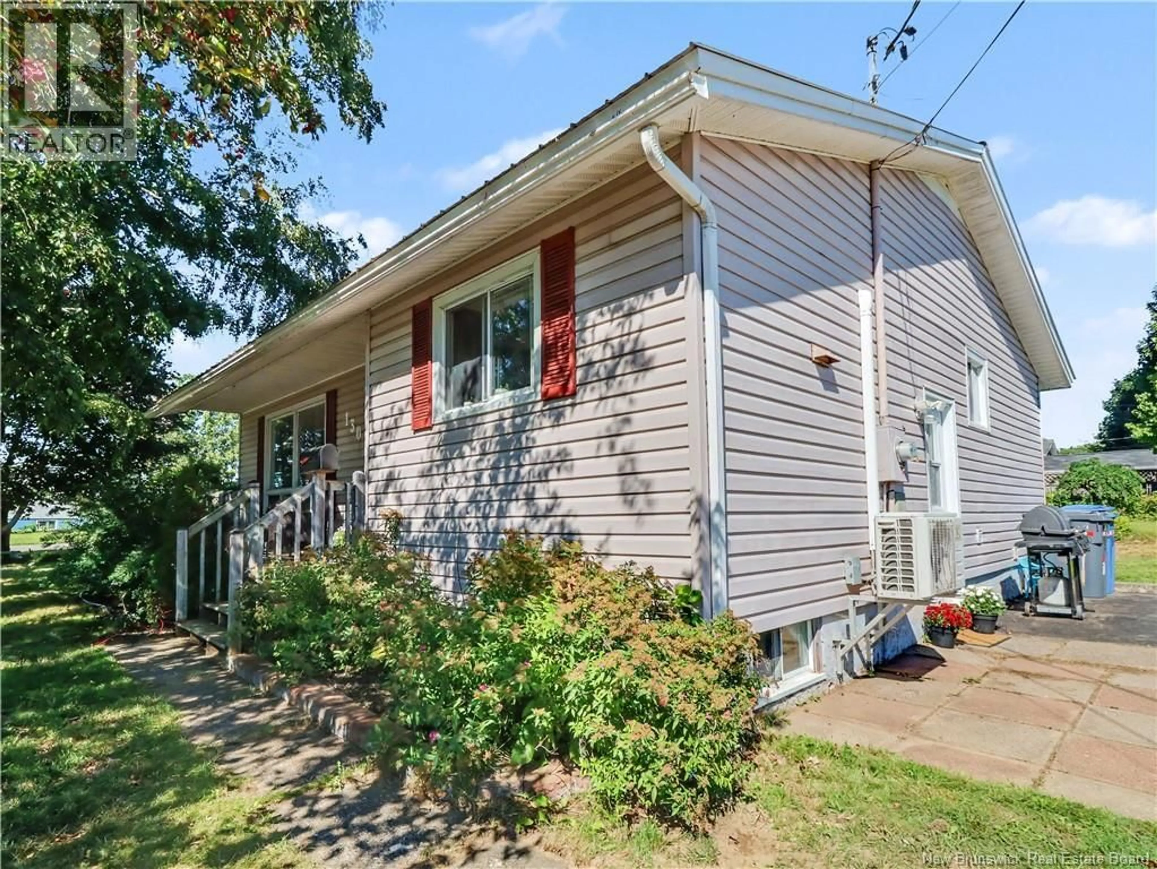 Home with vinyl exterior material, street for 130 KIRKPATRICK STREET, Woodstock New Brunswick E7M2B1