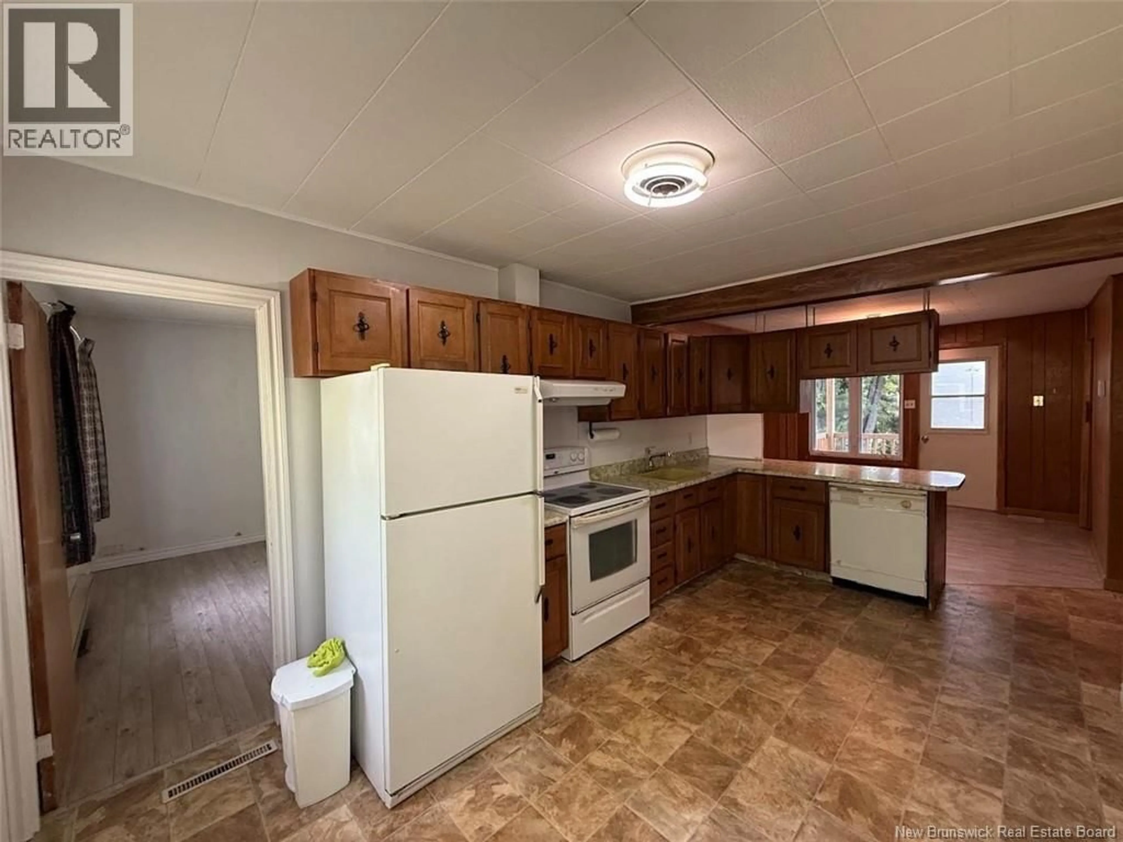Standard kitchen, unknown for 43 QUEEN STREET, Edmundston New Brunswick E3V1A3