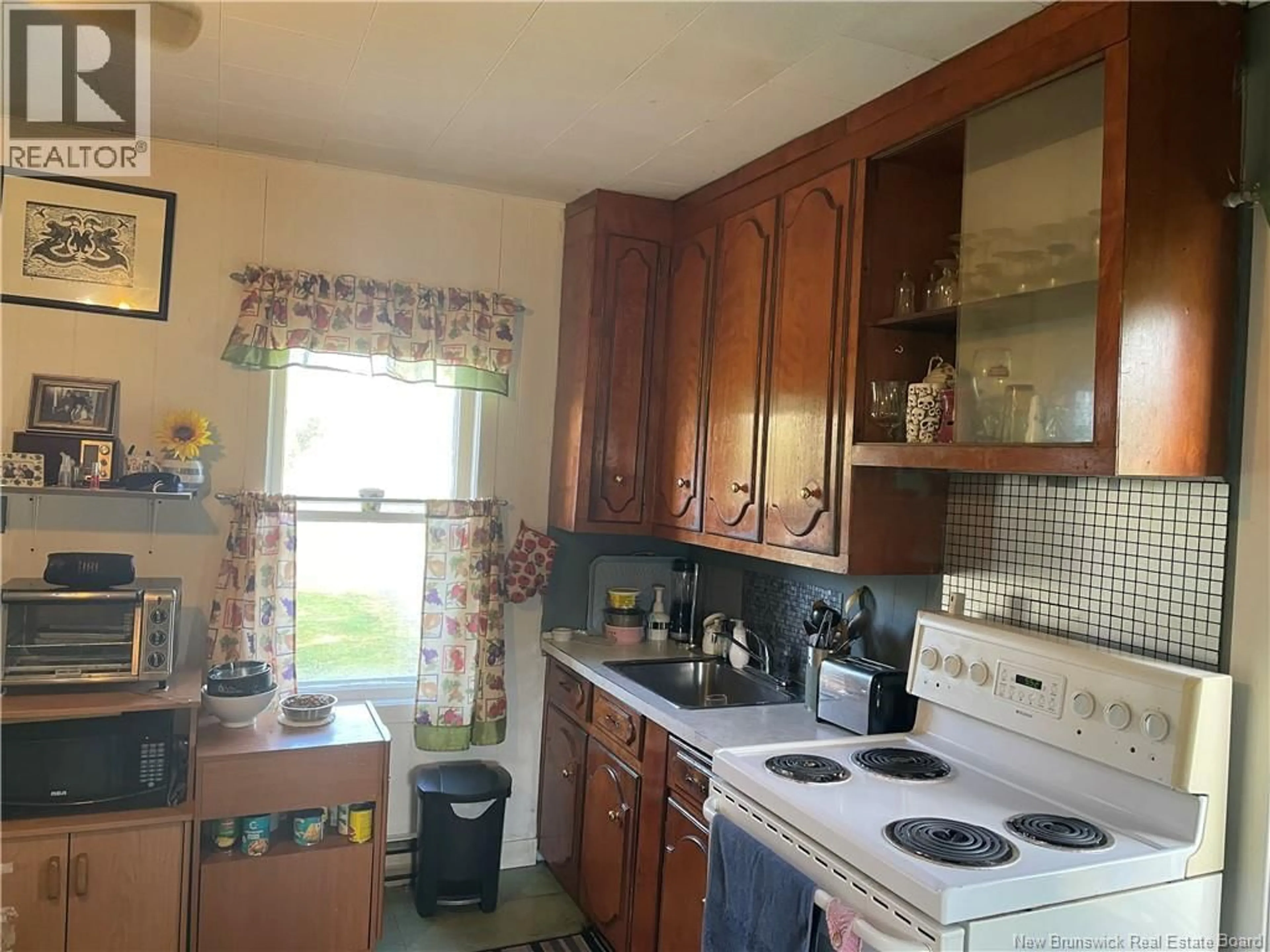 Standard kitchen, unknown for 190 RUE PRINCIPALE, Pointe-Verte New Brunswick E8J2W8