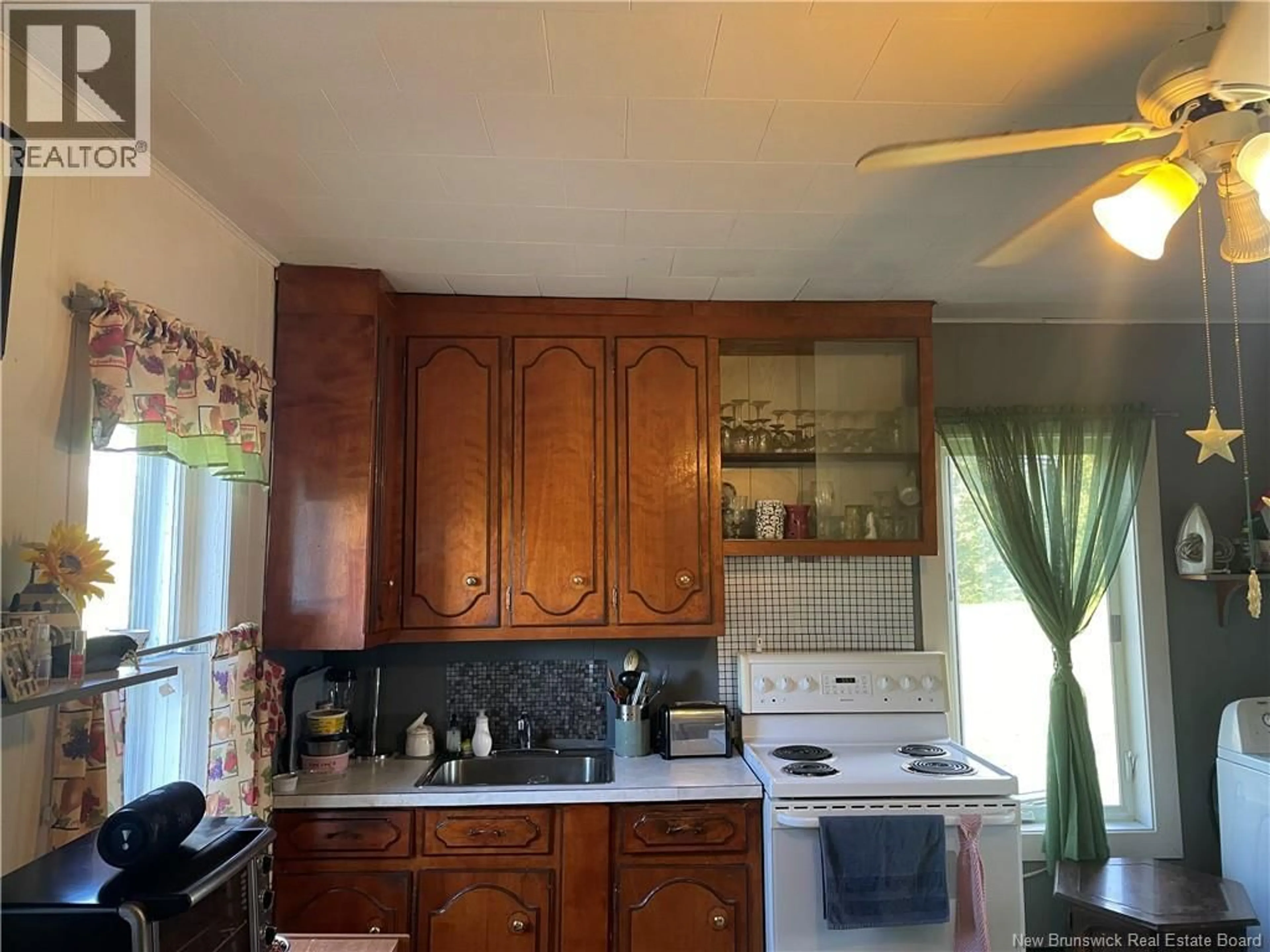 Standard kitchen, unknown for 190 RUE PRINCIPALE, Pointe-Verte New Brunswick E8J2W8
