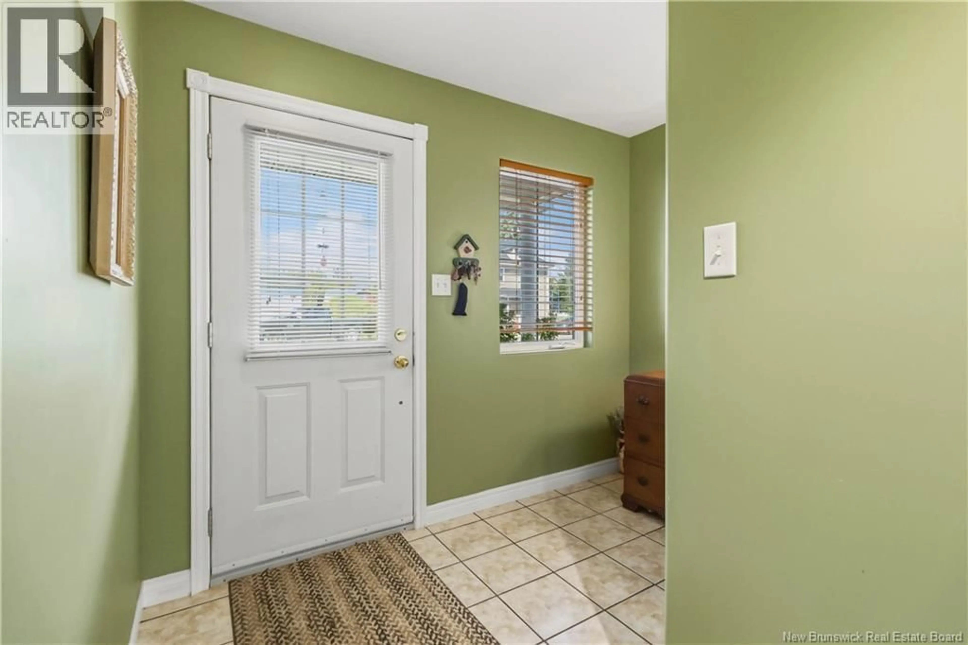 Indoor entryway for 10 INGLIS STREET, Shediac New Brunswick E4P8T1